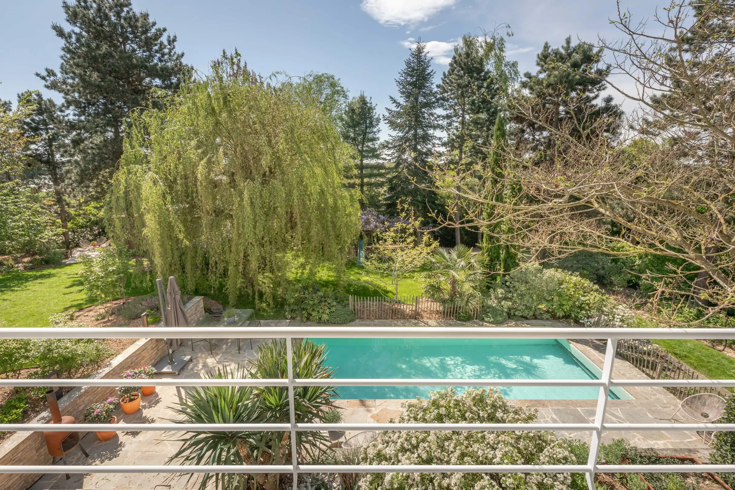 Prachtige modernistische villa met parktuin. foto 12
