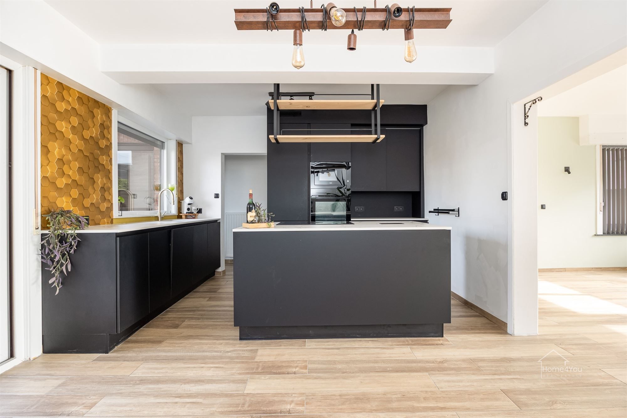 HOB met 4 slaapkamers en 2 badkamers foto 4