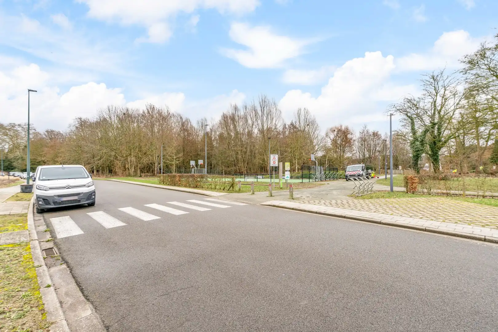 Gelijkvloerse bungalow met 2 slaapkamers, garage en riante tuin op toplocatie foto 22