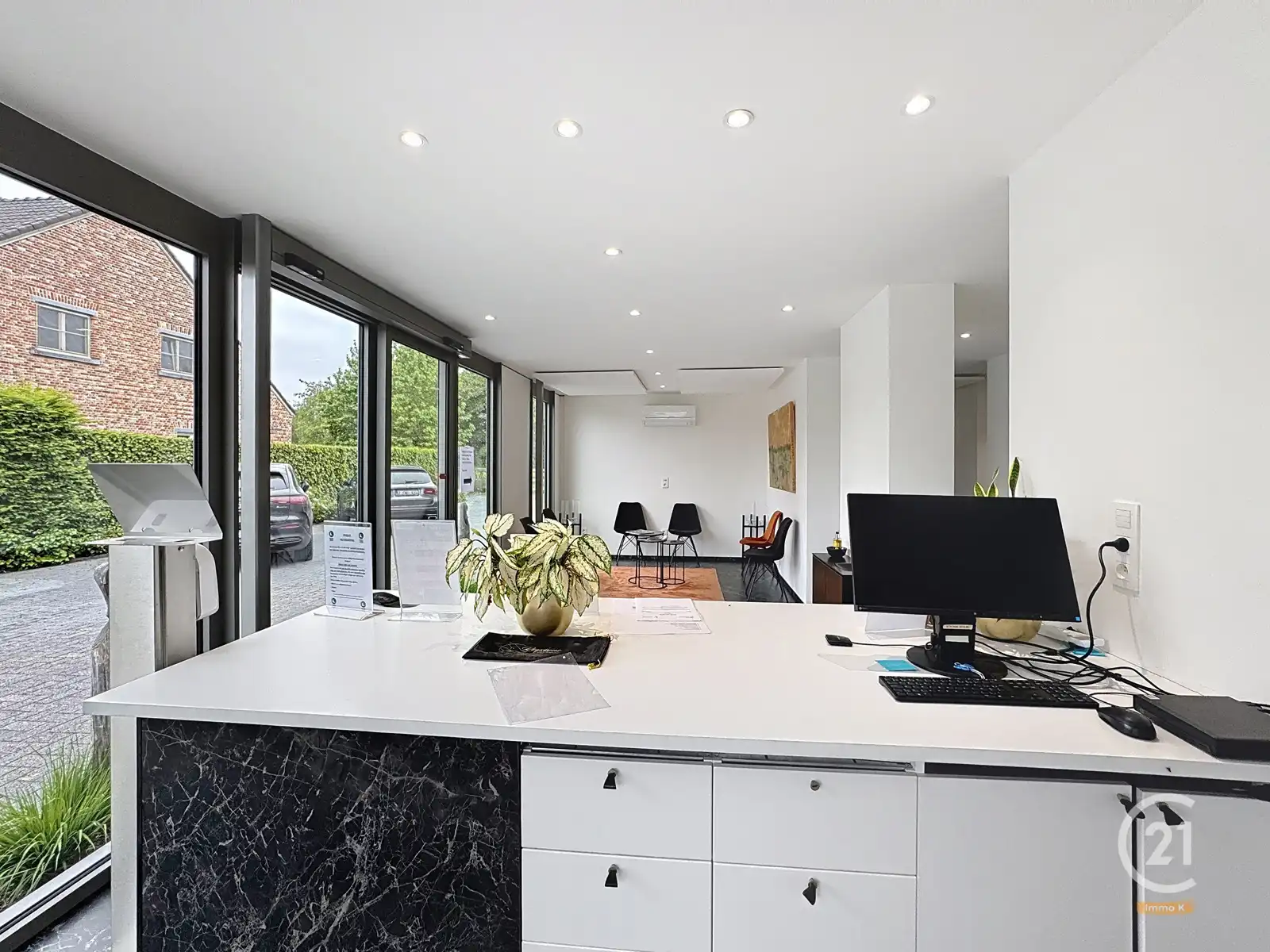 Volledig gerenoveerd (handels)huis met woonst op toplocatie! foto 2