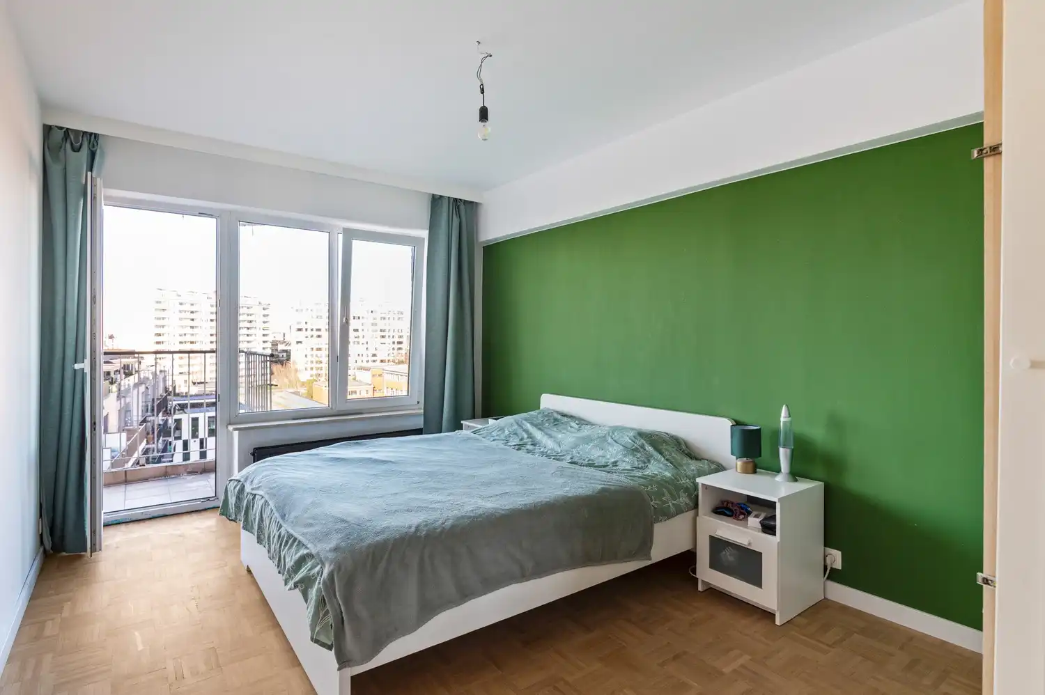 Gerenoveerd appartement met 2 slaapkamers en staanplaatsen te Antwerpen! foto 13