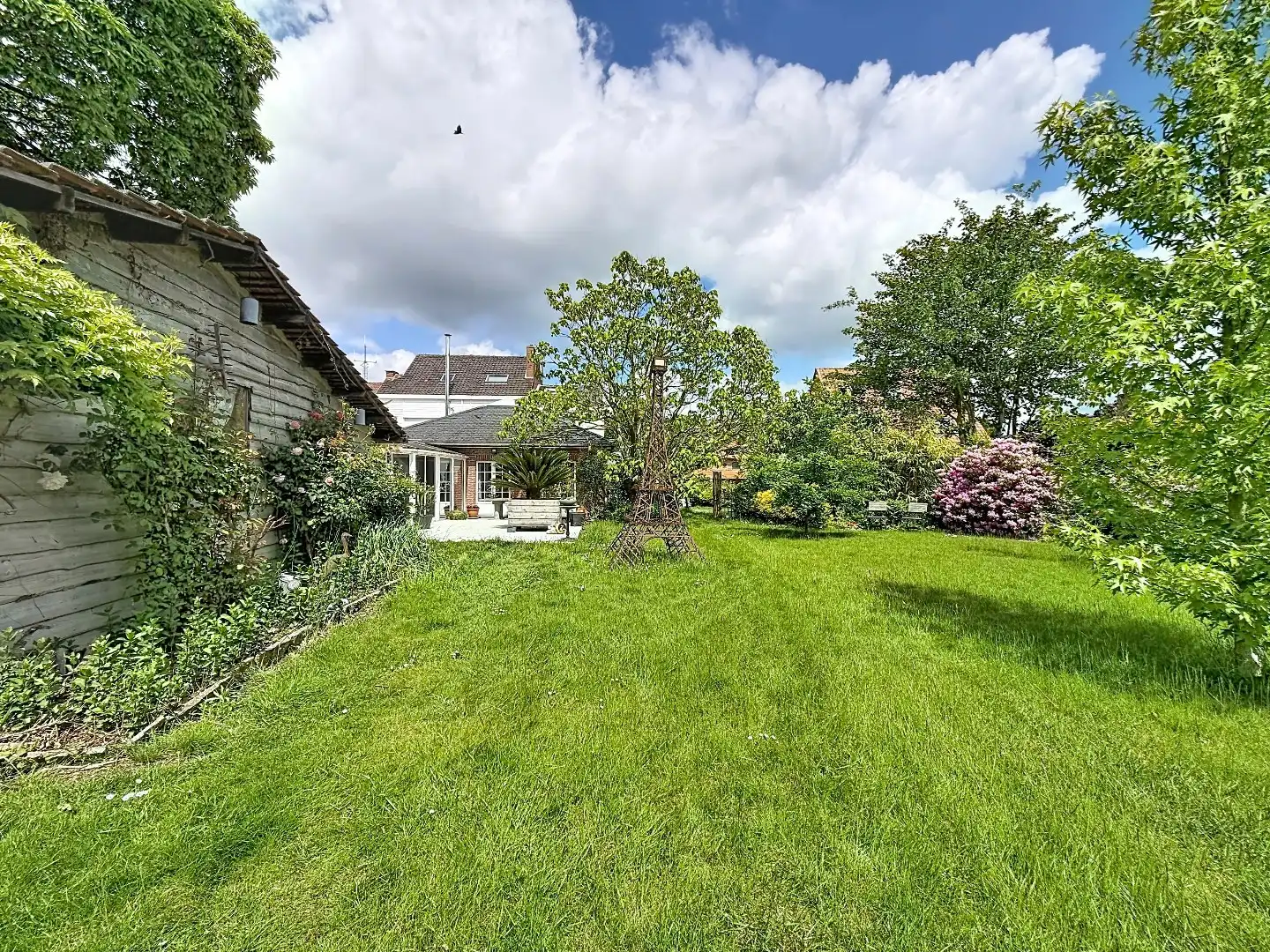 Exclusieve eigendom met handelsruimte, opbrengstappartementen en bouwgrond op toplocatie in Landen foto 22