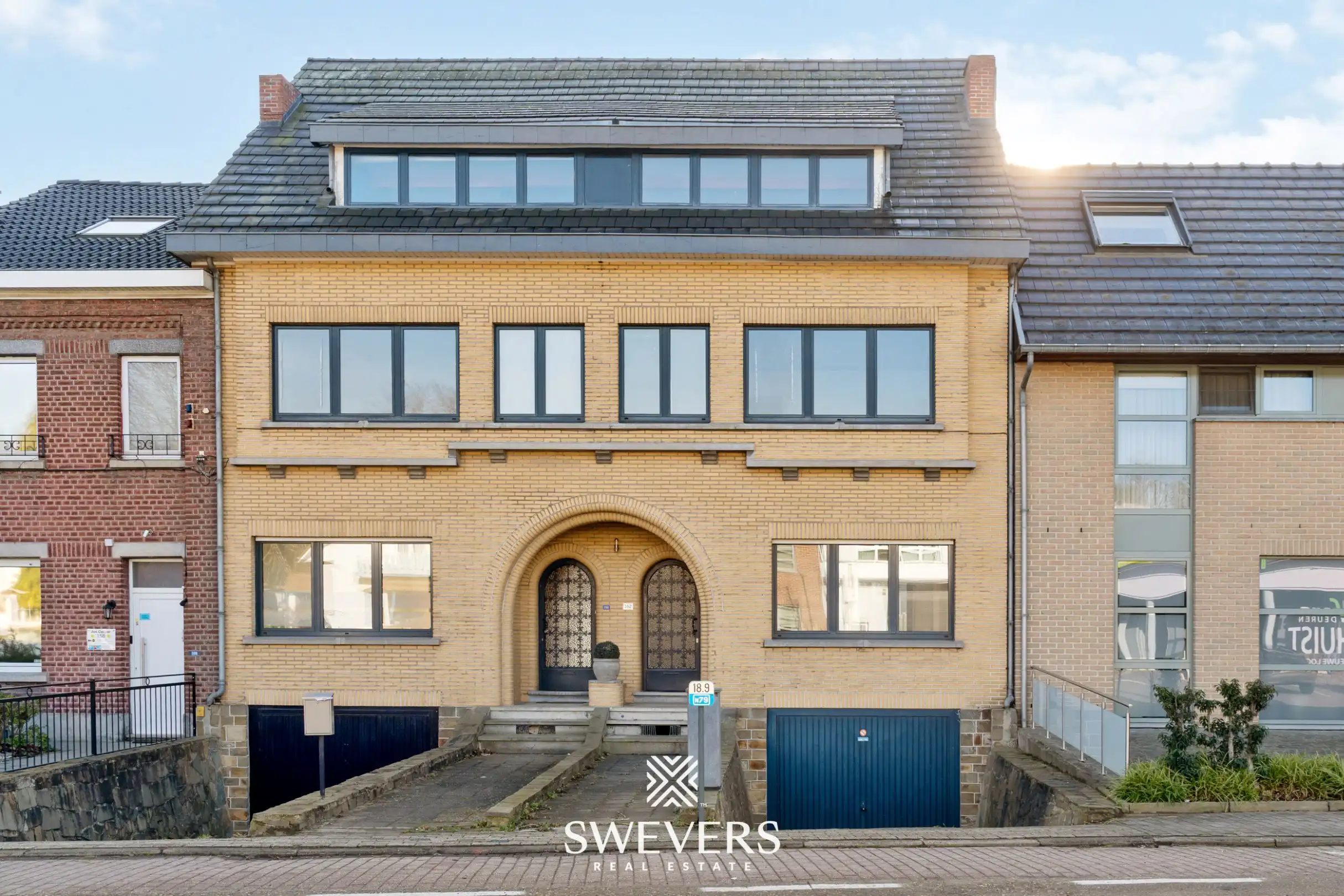 Hoofdfoto van de publicatie: Verrassend ruime gezinswoning: 4 slaapkamers, garage, kelder & zolder