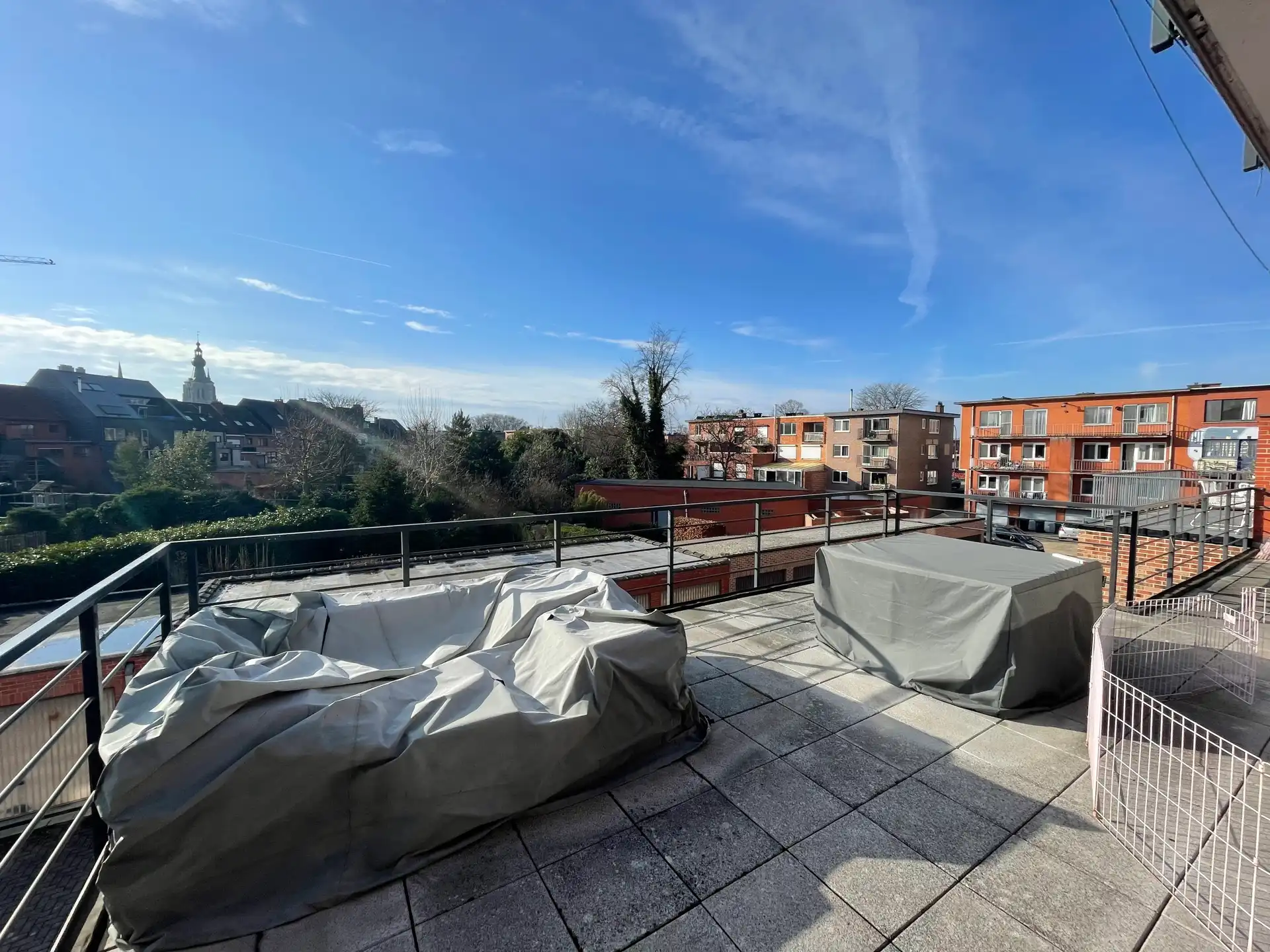 Drieslaapkamer appartement met groot terras op toplocatie foto 12