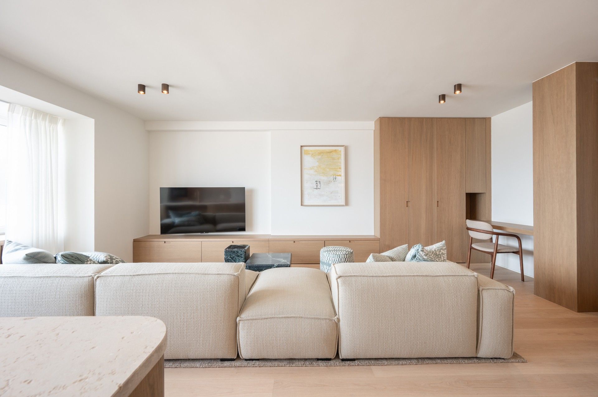 Gemeubeld: verfijnd gerenoveerd appartement op de zeedijk vlakbij het Rubensplein te Knokke! foto 9