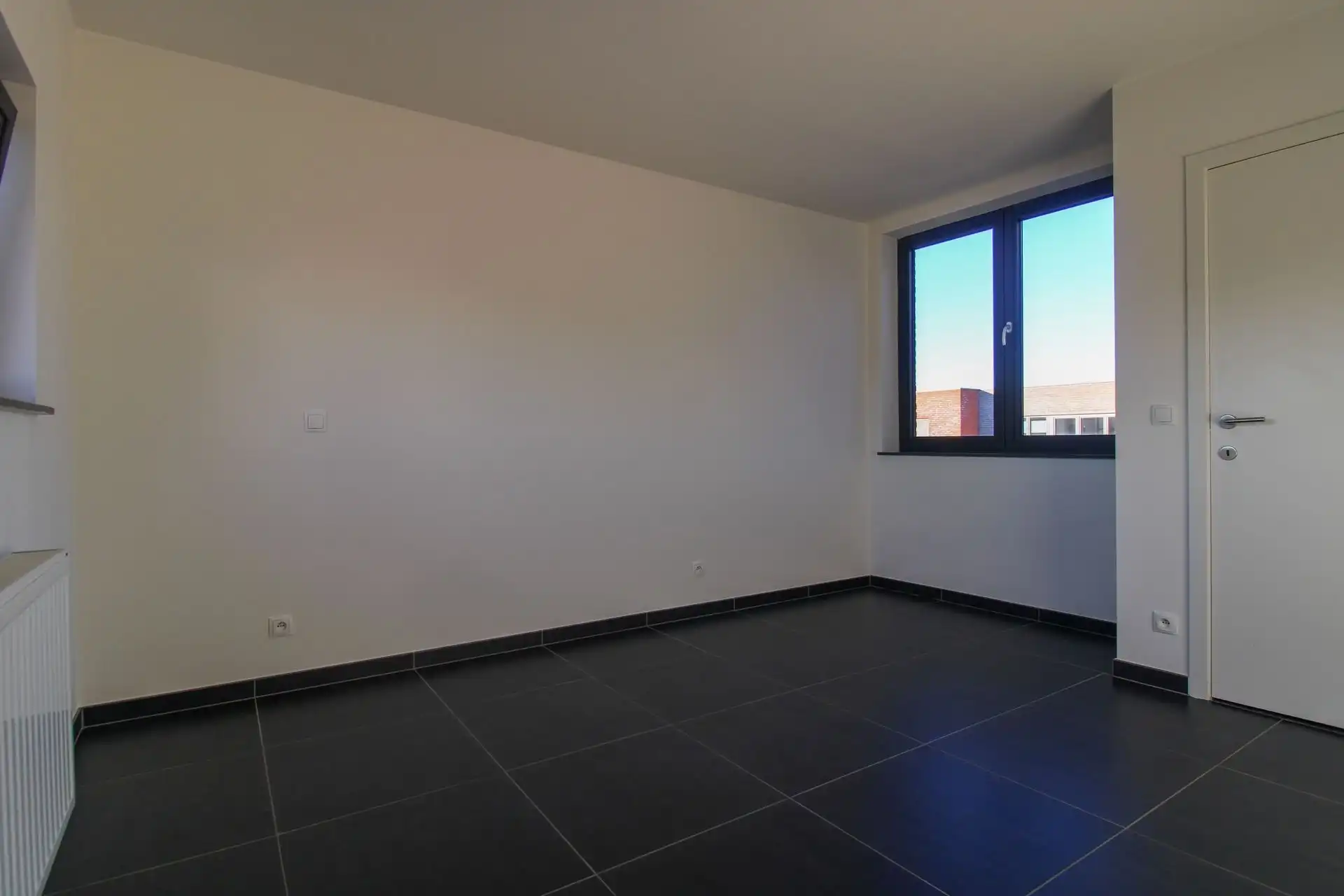 Instapklare gezinswoning met 3 slaapkamers, carport en onderhoudsvriendelijke tuin in het hart van Uikhoven! foto 11