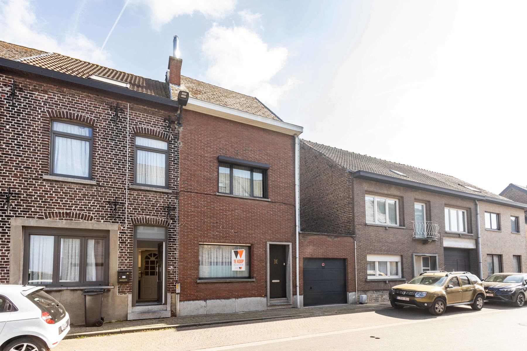 Goed onderhouden woning met garage te Aalst!  foto 2