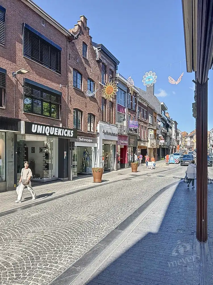 Handelspand met woonst op centrale ligging in Sint-Truiden foto 3