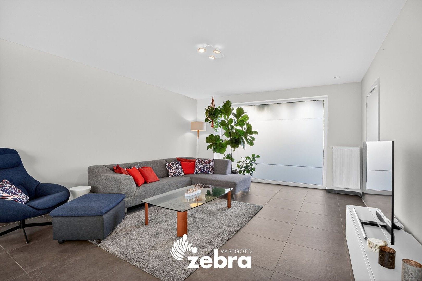 Instapklare woning met 4 SLK, 2 BADK en GARAGE! foto {{pictureIndex}}