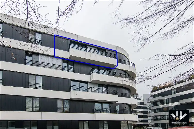 Lichtrijke studio met loftgevoel en terras op een Top locatie foto 2