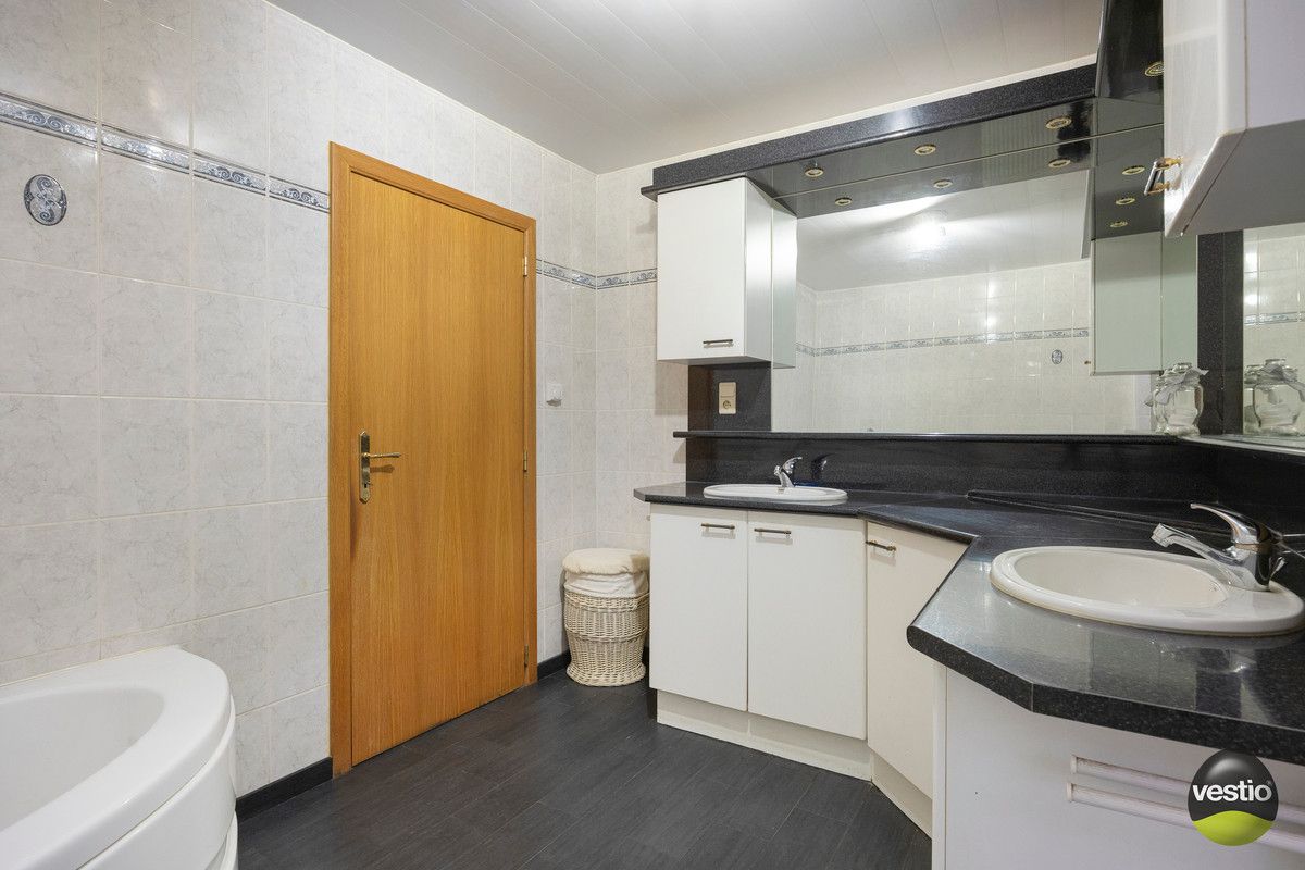 HANDELSHUIS IN CENTRUM VAN BILZEN. foto 22