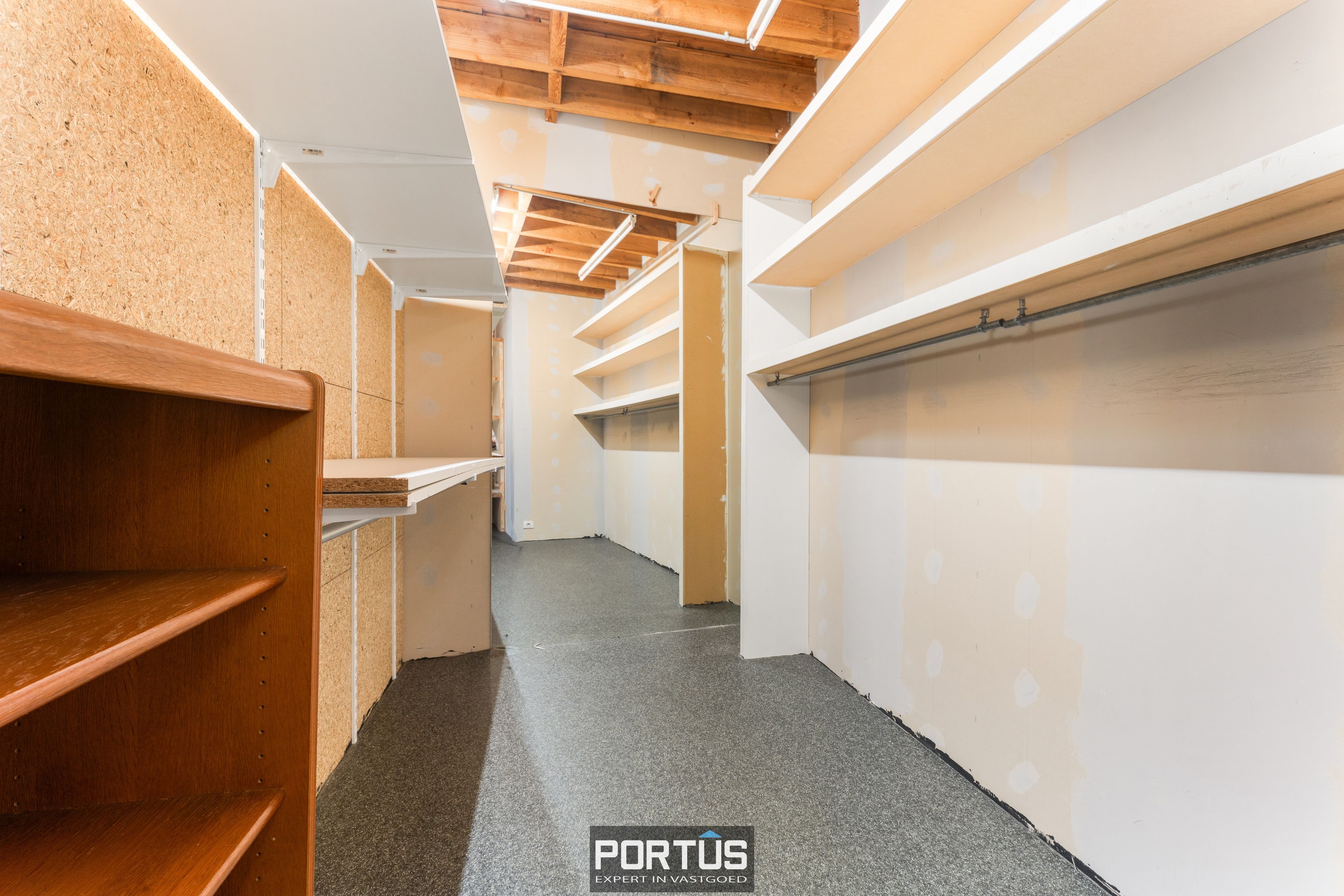 Commercieel gelegen handelspand te koop te Roeselare  foto 20