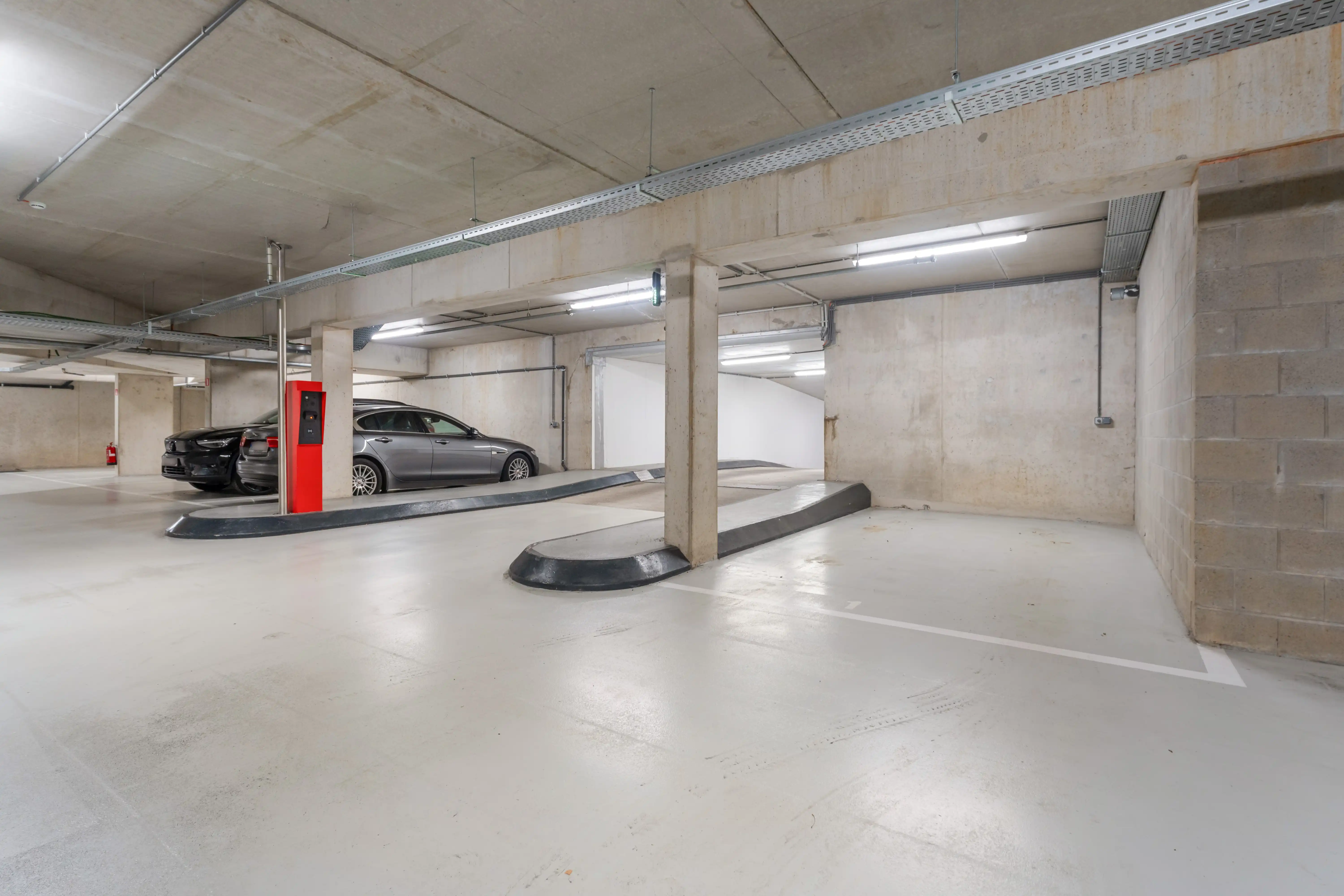 Luxueus afgewerkt appartement (2 terrassen + parking) foto 18
