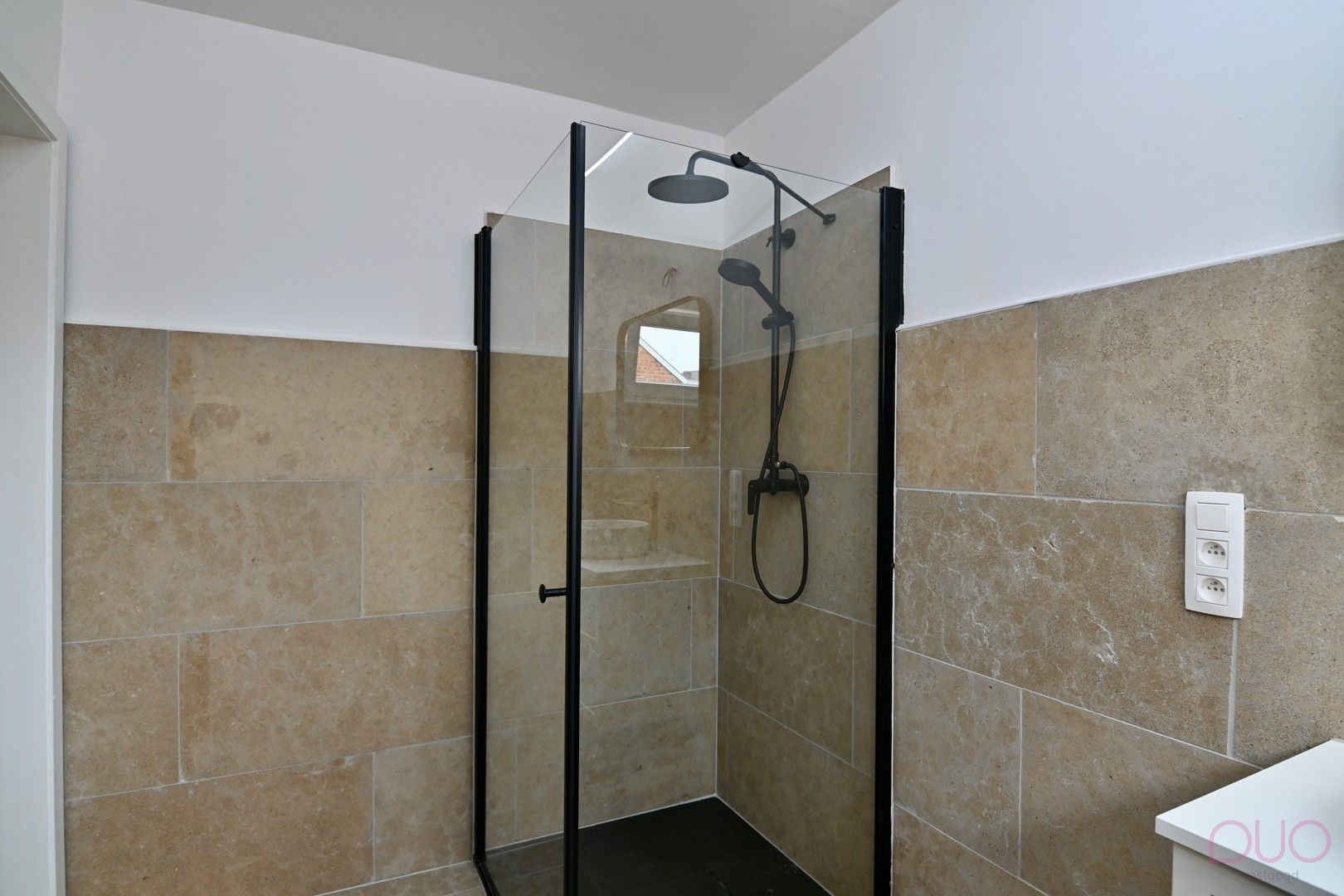 Instapklaar appartement met 3 slaapkamers, overdekt terras en staanplaats nabij het centrum van Tongeren foto 3