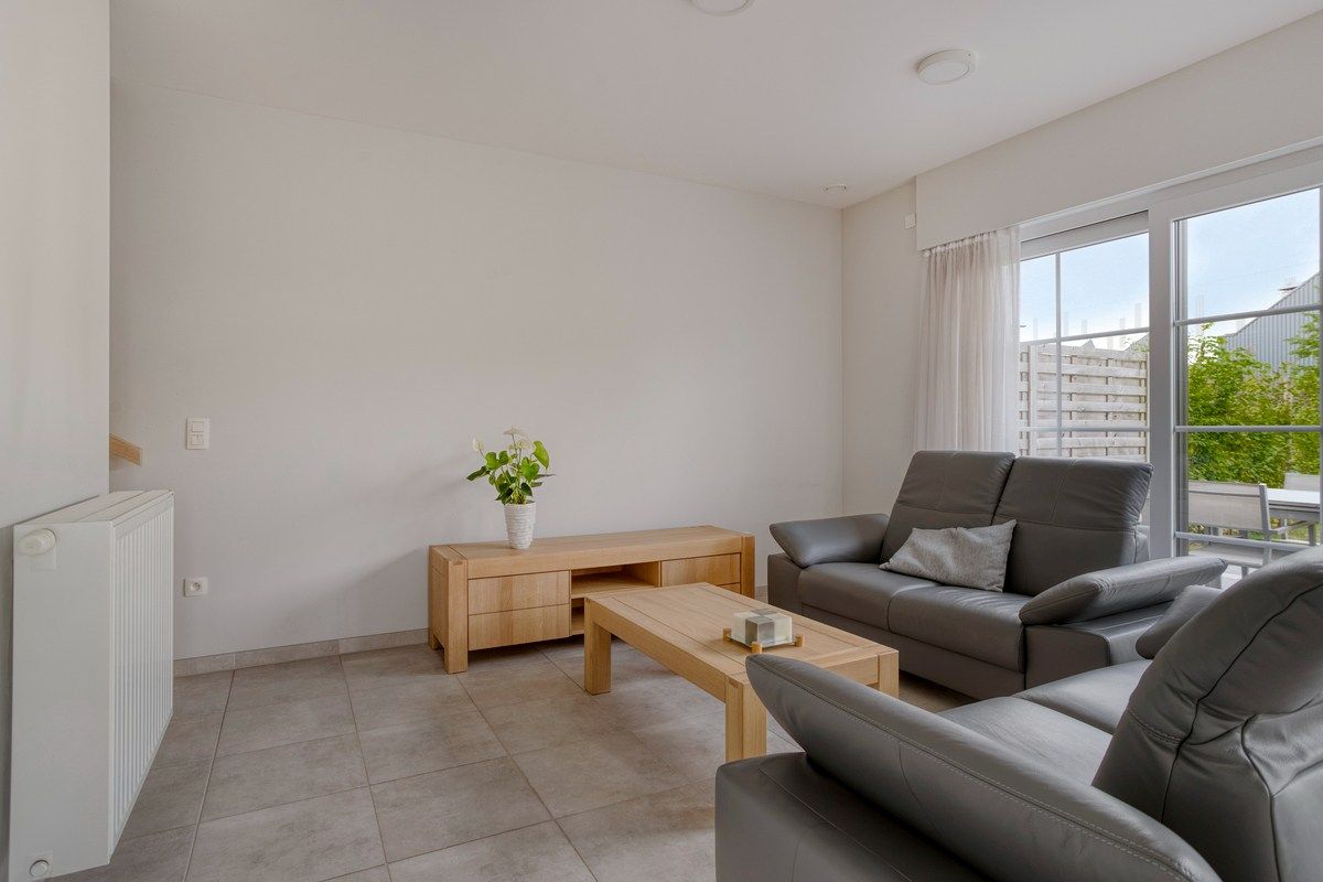 Recente halfopen woning met 4 slaapkamers en garage! foto 5