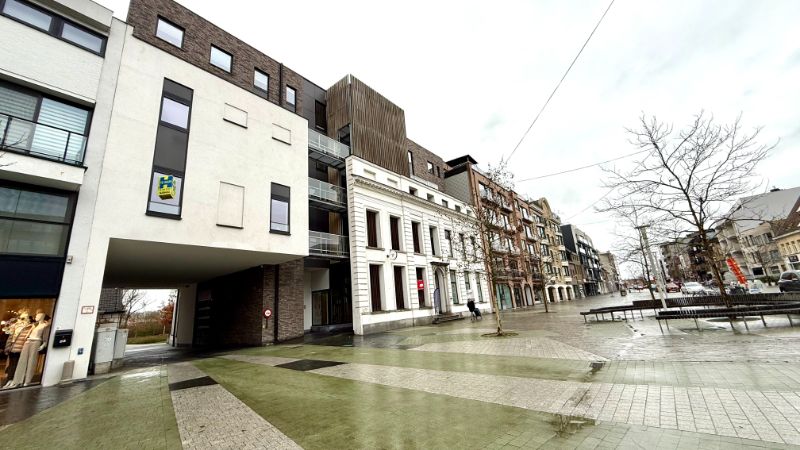 Volledig uitgerust en bemeubeld twee slaapkamer appartement in het hartje van Deinze foto {{pictureIndex}}