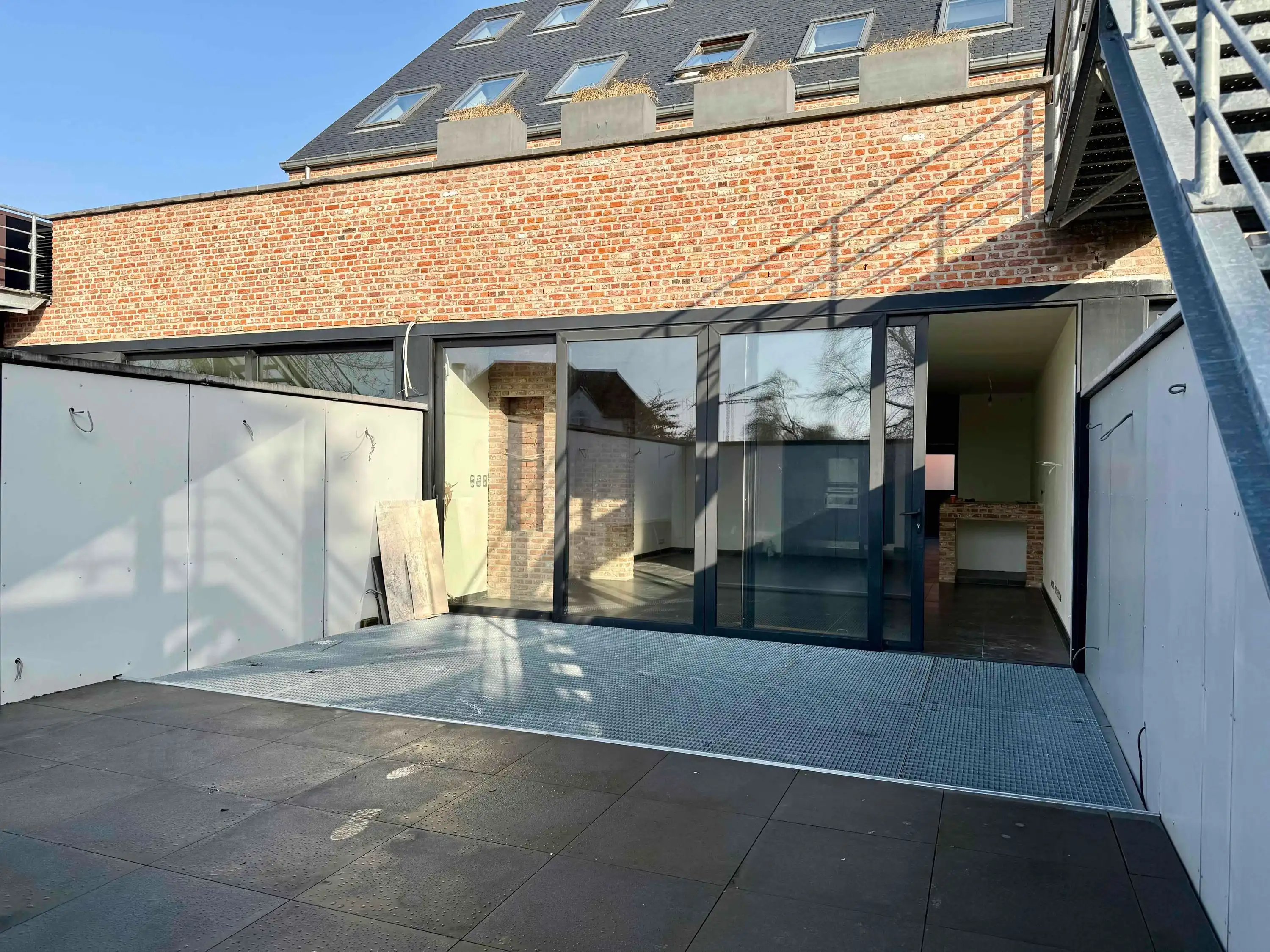 Zongericht appartement met terras en ruimte! foto {{pictureIndex}}