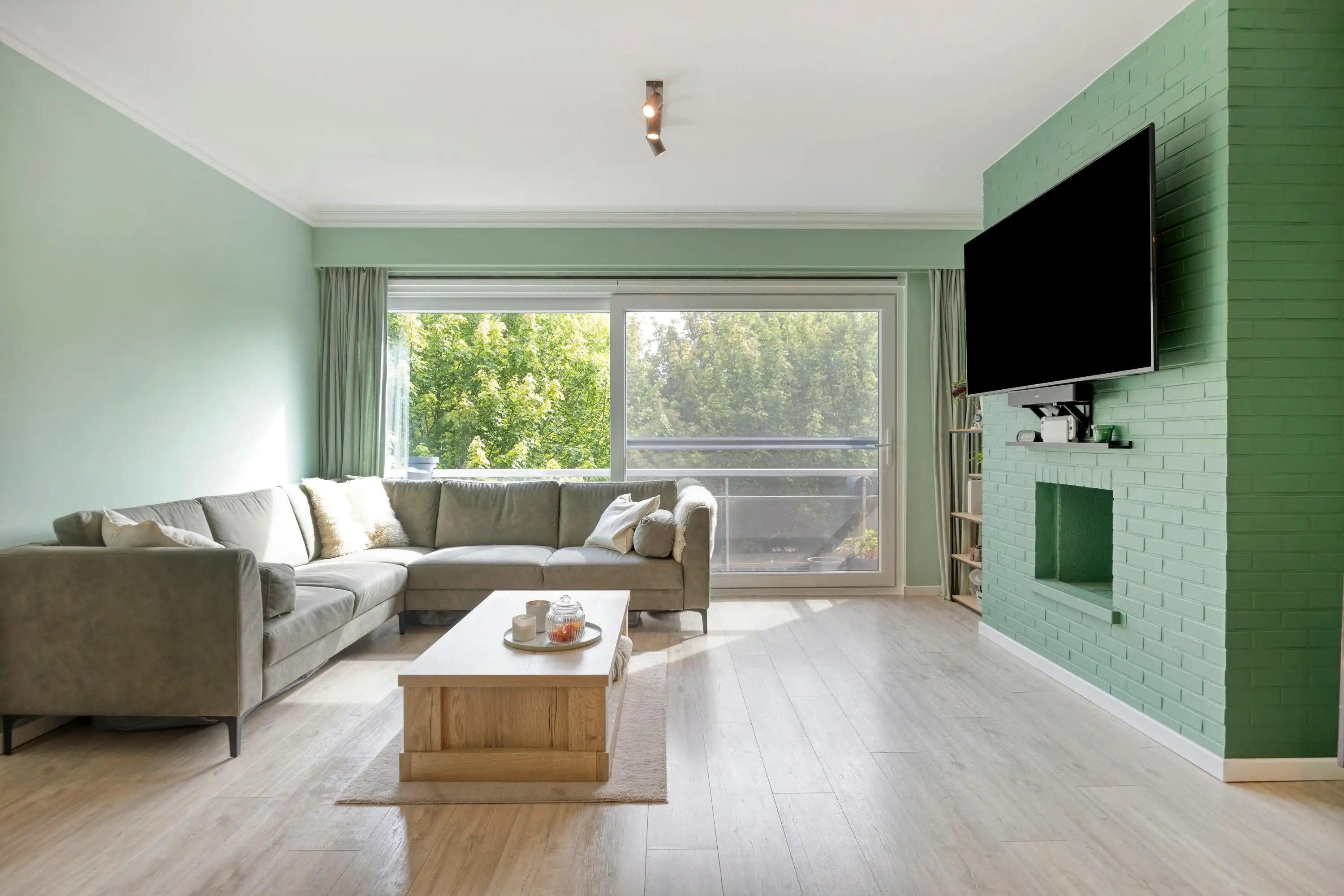 Lichtrijk appartement met garage op toplocatie in Brasschaat foto {{pictureIndex}}