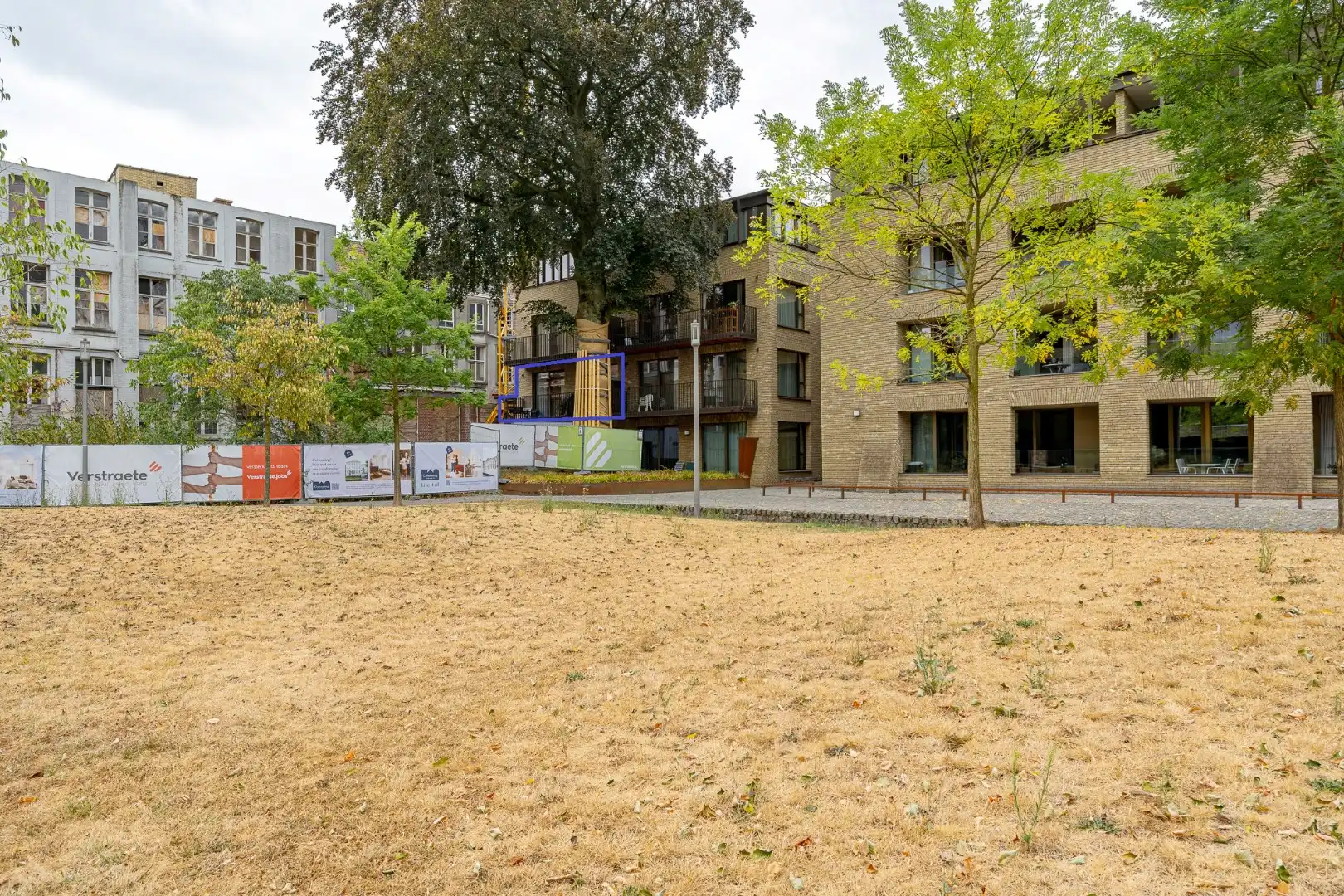 Recent, instapklaar appartement met overdekte staanplaats aan de Broeltorens in Kortrijk foto 6