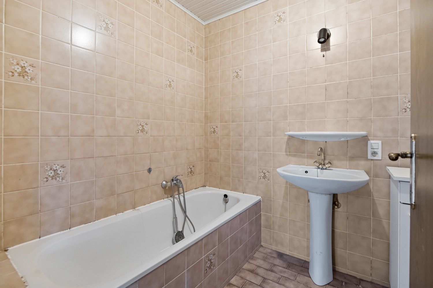 Te renoveren appartement met 3 slaapkamers en groot terras! foto 12