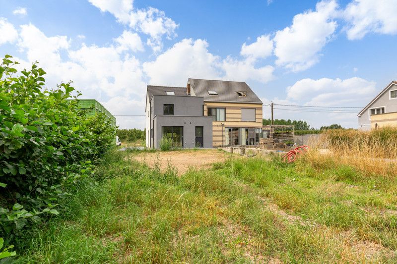 Totaal gerenoveerde woning, gelegen op 7are in een zeer rustige straat foto 25