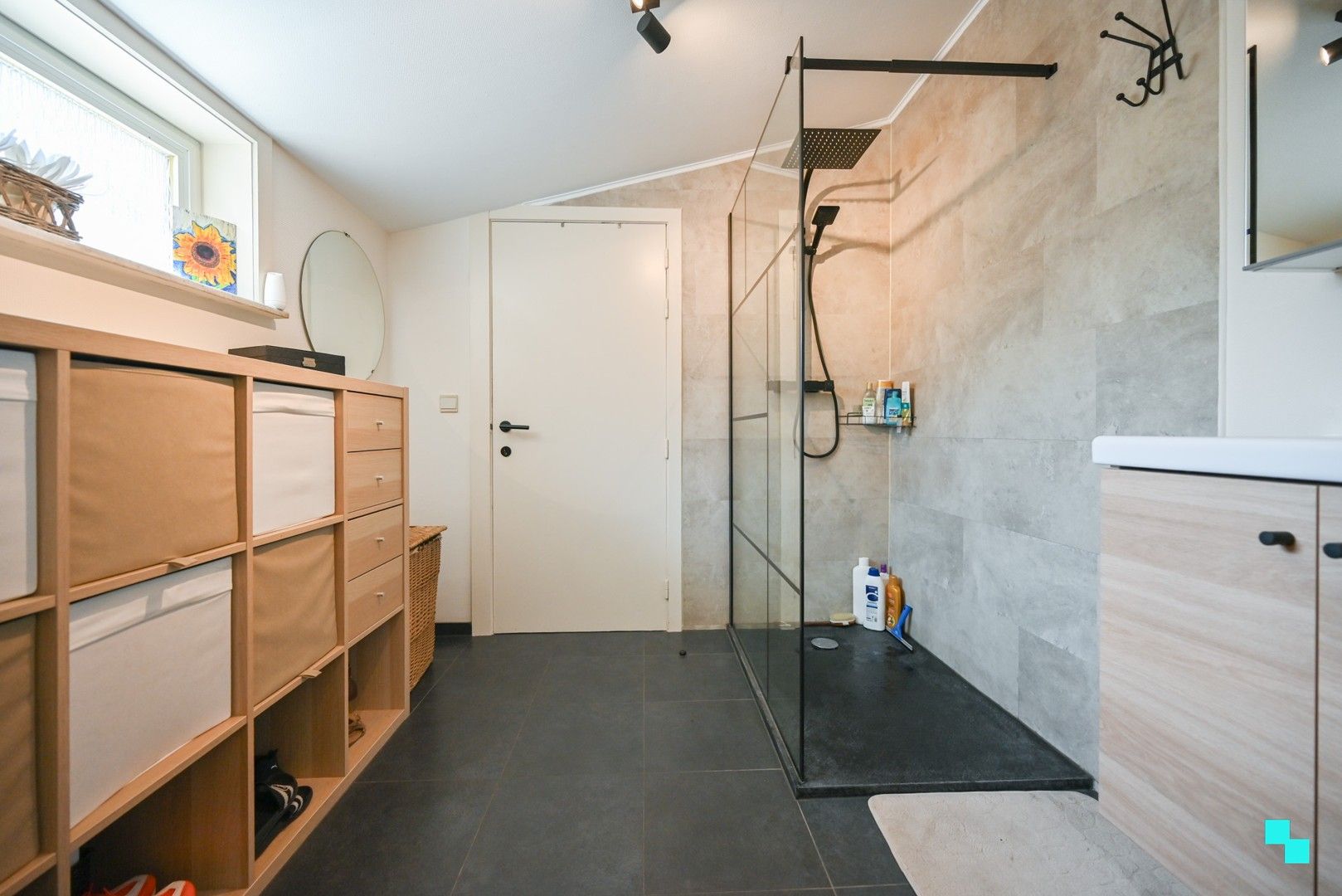 Halfopen woning met opslagruimte nabij centrum Izegem foto 12