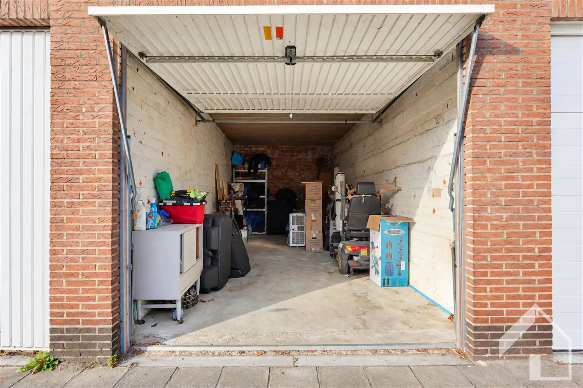 Lichtrijk hoekappartement met 2 slaapkamers, terras en garage met oprit foto 16