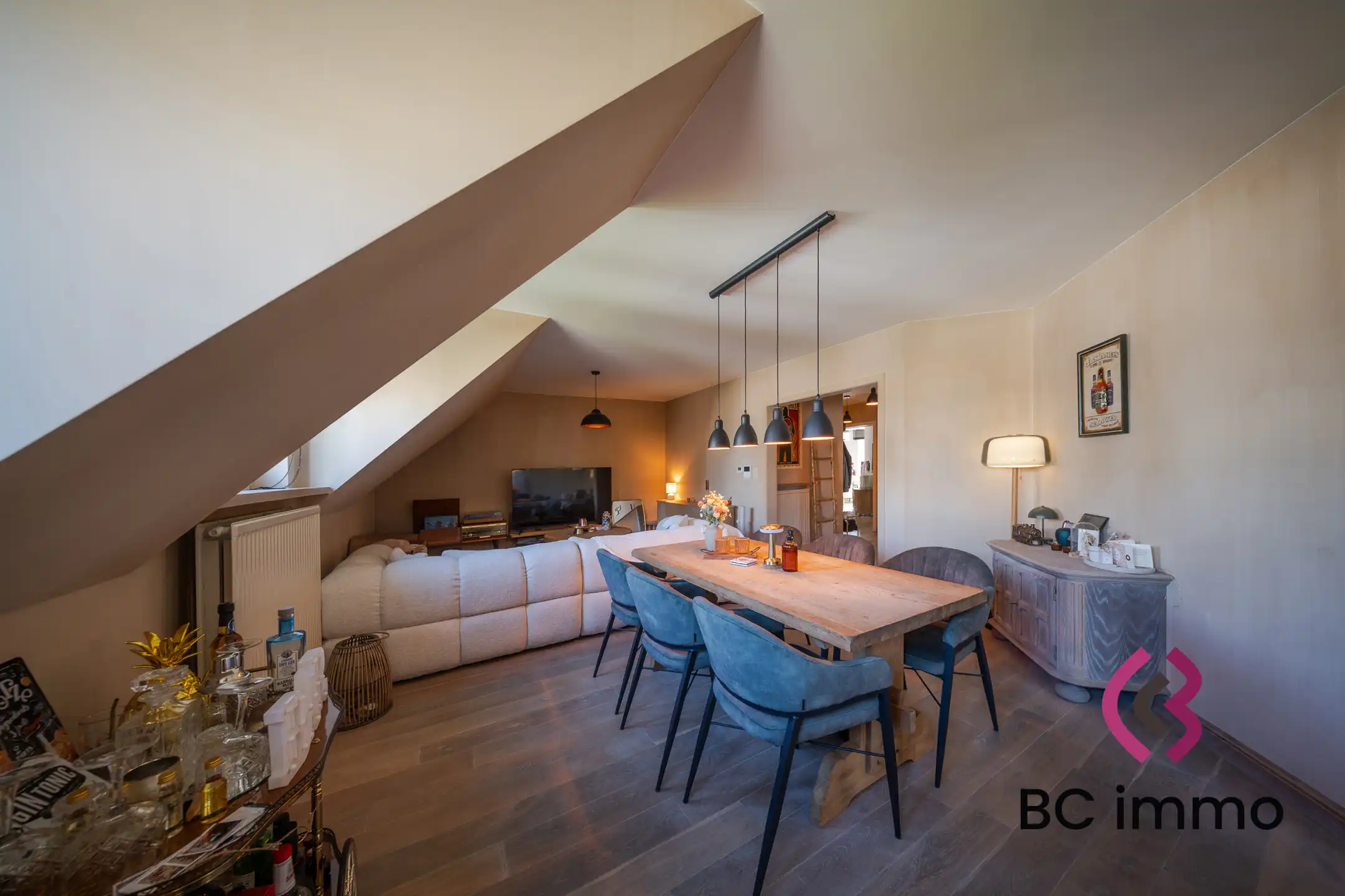 Modern en lichtrijk appartement met 2 slaapkamers foto 7