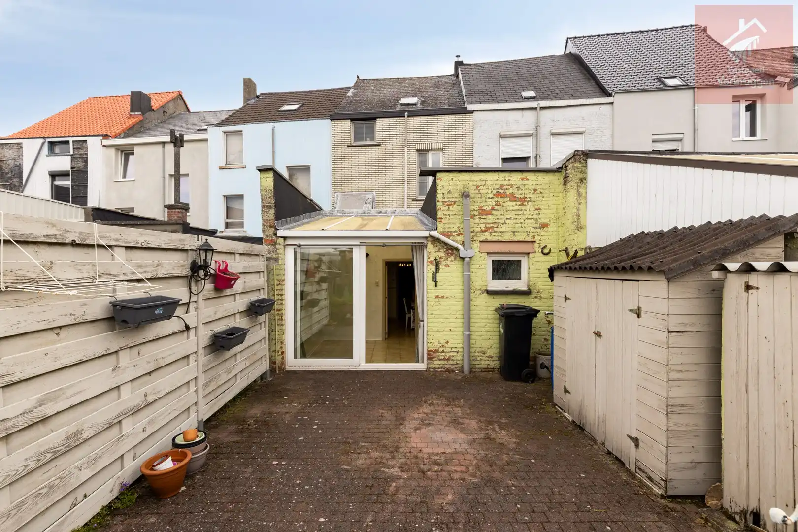 Ruime gezinswoning met 4 slaapkamers en grote tuin foto 15