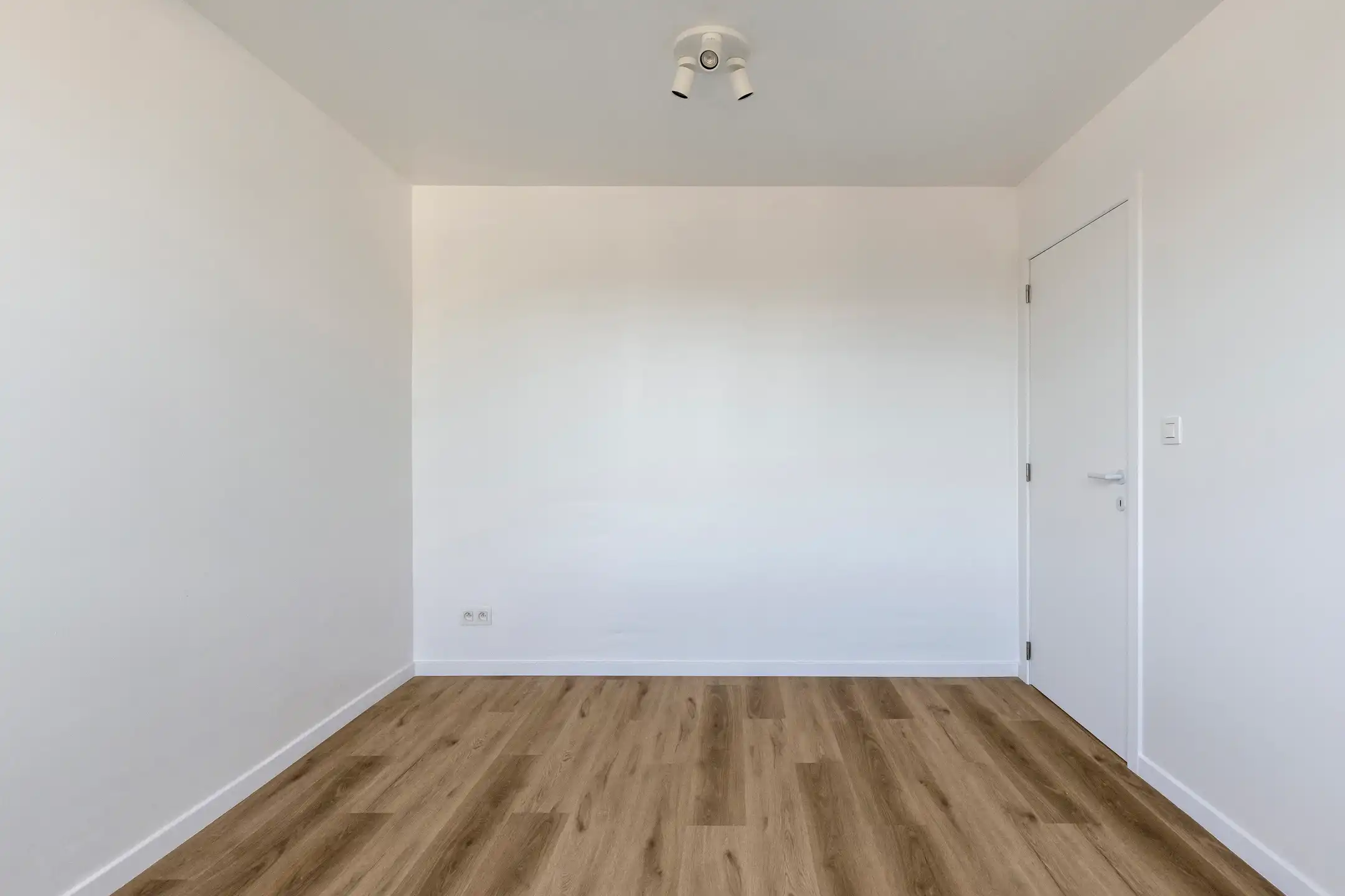 Zeer ruim appartement met 3 slaapkamers, 2 badkamers en tuin foto 10