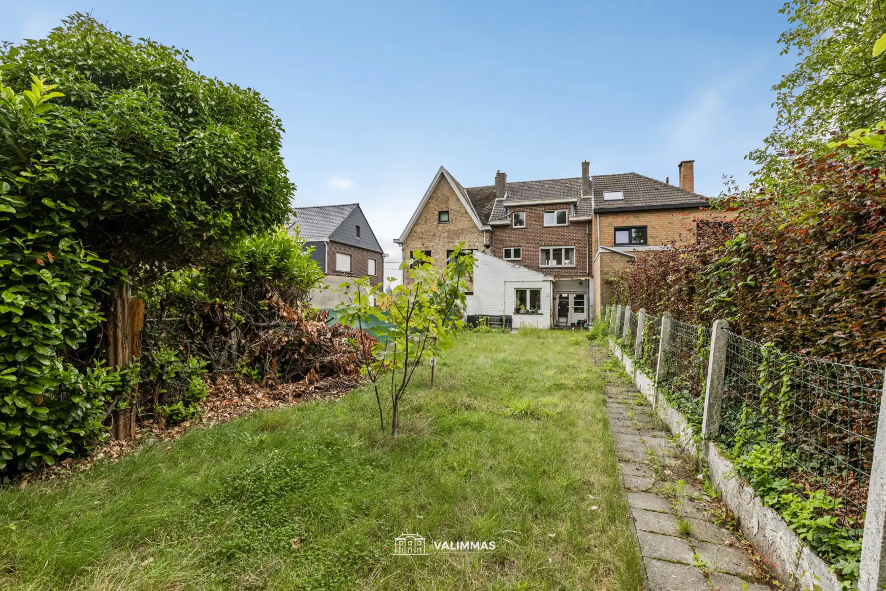 Verzorgde en welgelegen rijwoning met ruime garage, tuin... foto 6