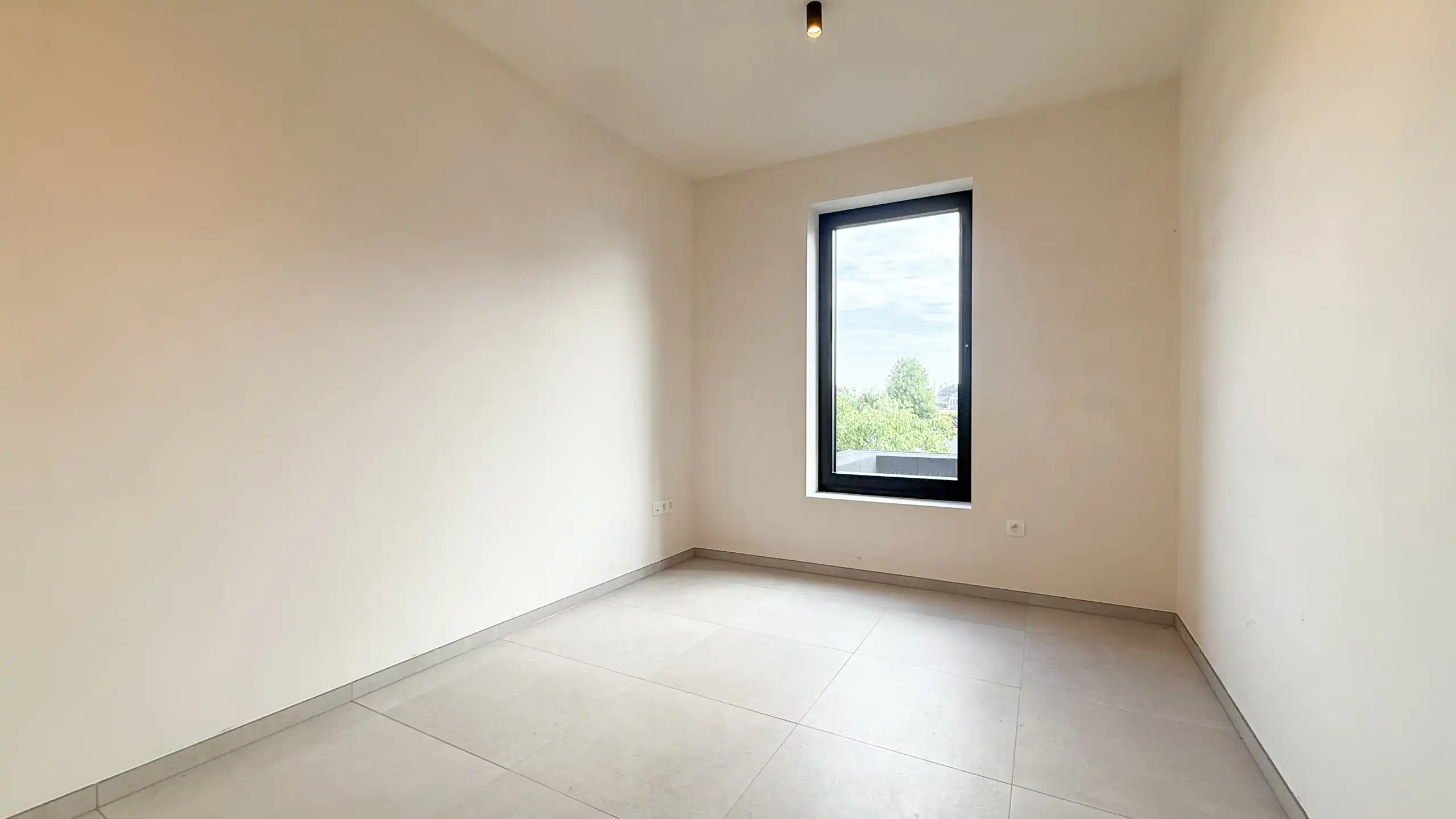 Kwalitatief afgewerkte nieuwbouwwoning op centrale ligging! foto 27