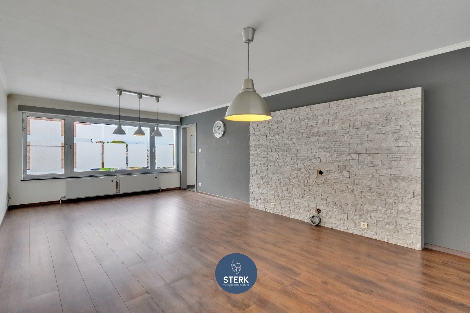 INSTAPKLAAR APPARTEMENT MET 2 SLPKS OP EEN CENTRALE LOCATIE TE REKEM !  foto 2