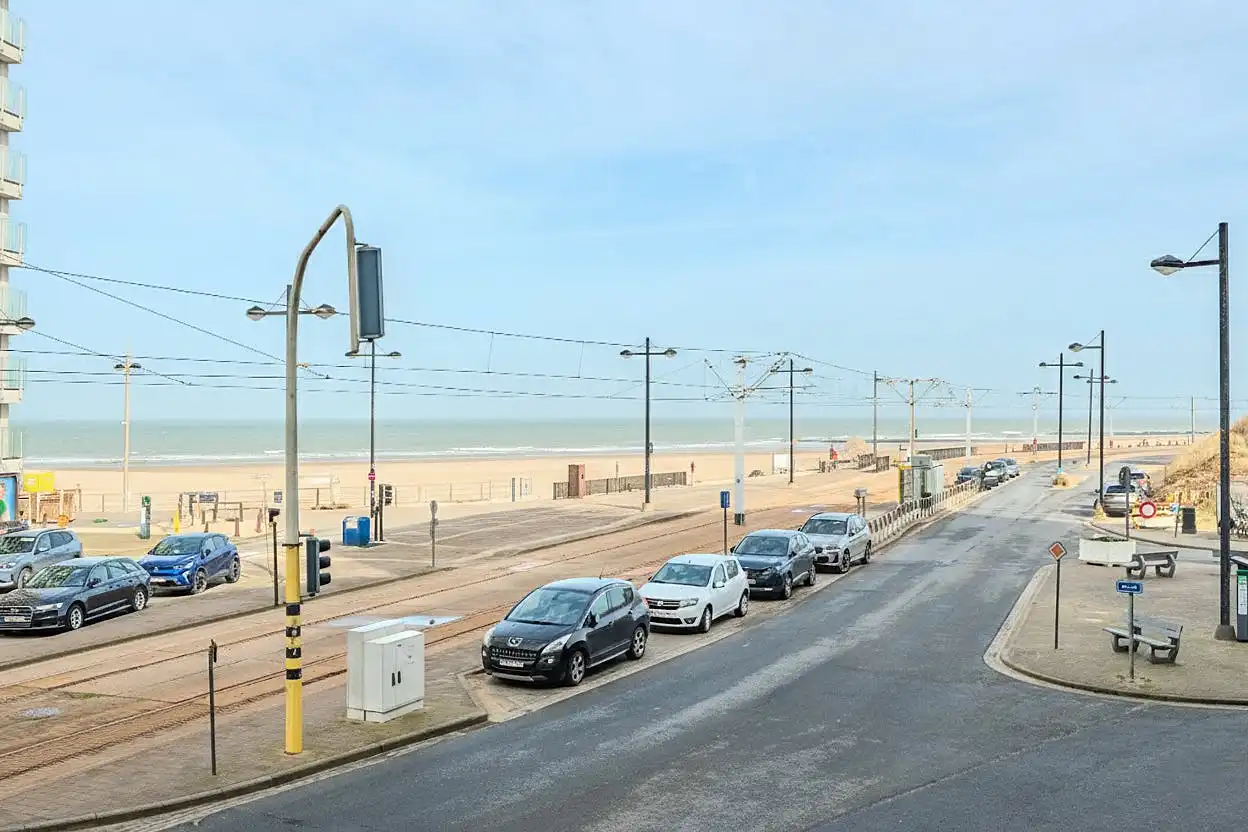 Centraal gelegen 2-slaapkamerappartement met zeezicht! foto {{pictureIndex}}