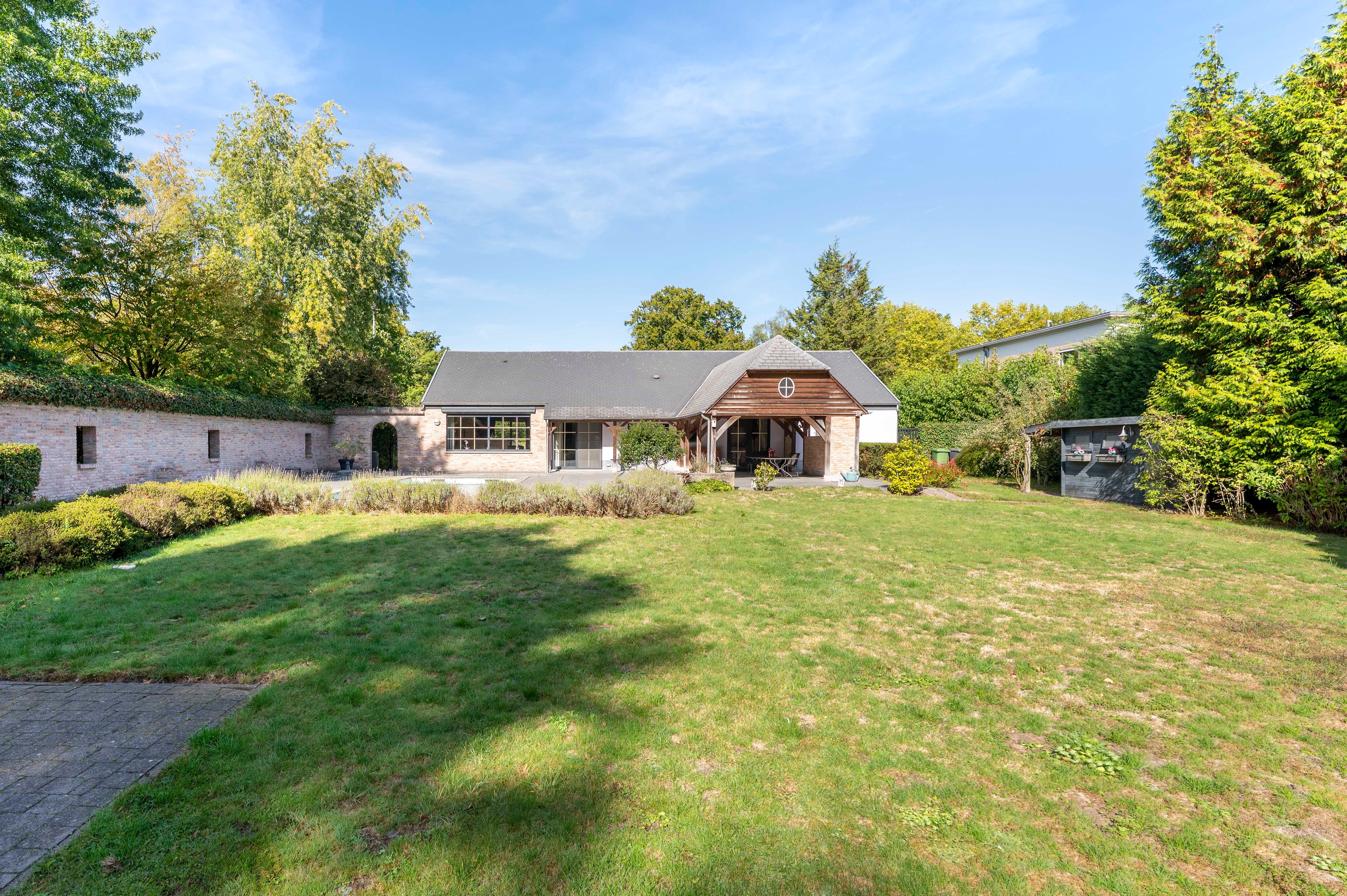 Instapklare laagbouwvilla nabij het centrum van Brasschaat. foto 25