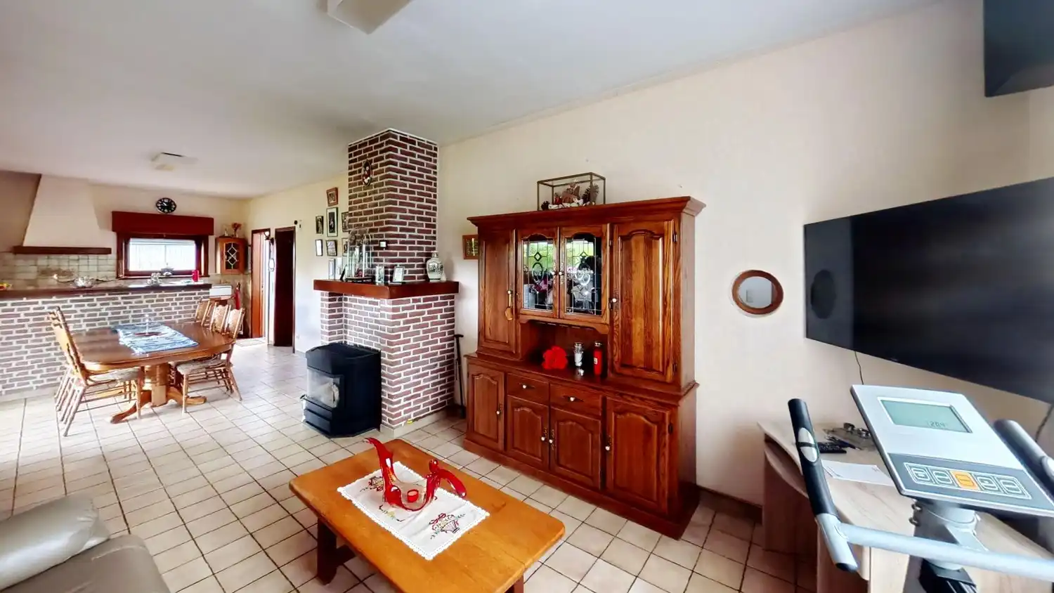 Veelzijdige woning met ruime opslagmogelijkheden te koop! foto 8