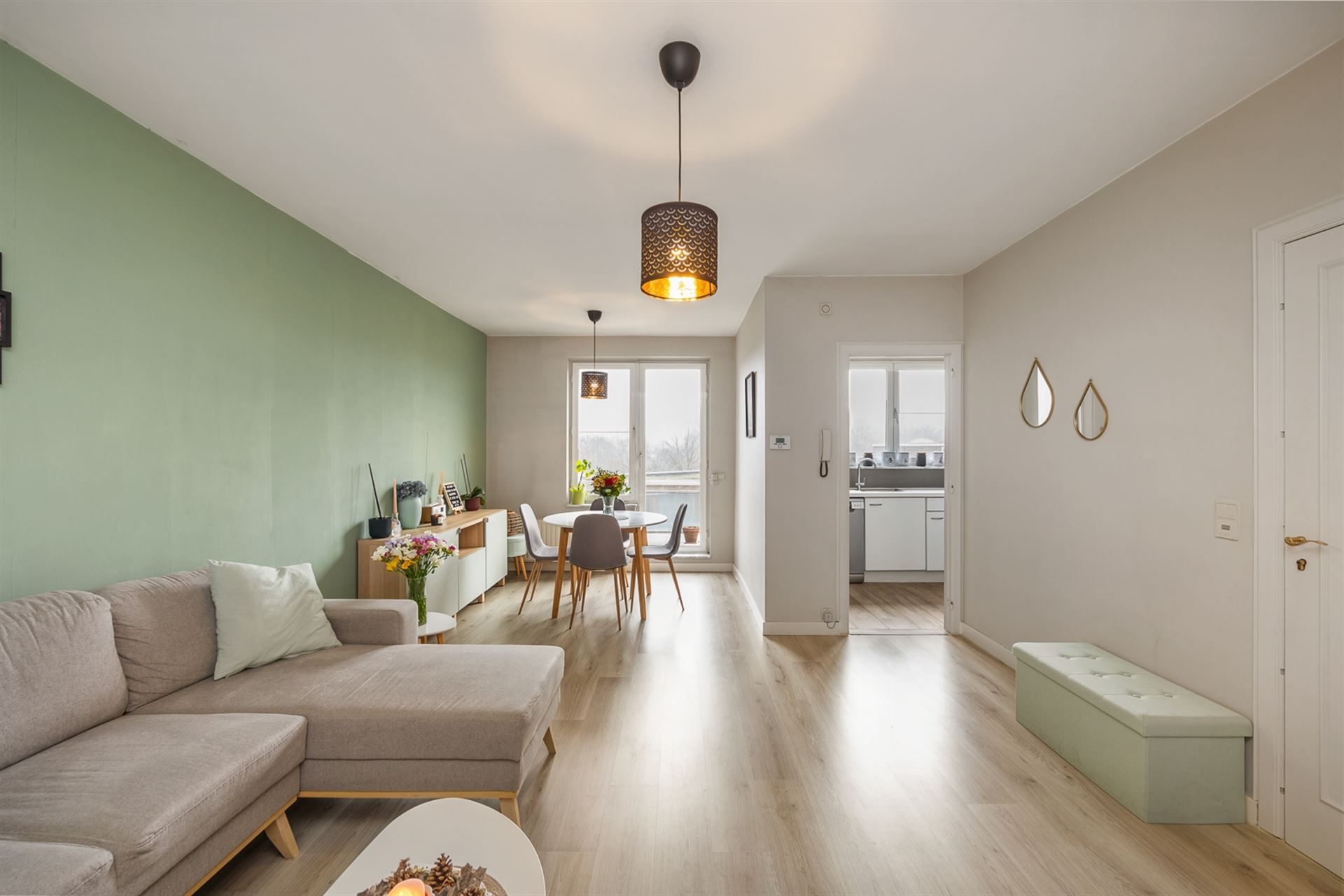 Instapklaar Dakappartement met 2 Ruime Terrassen foto {{pictureIndex}}