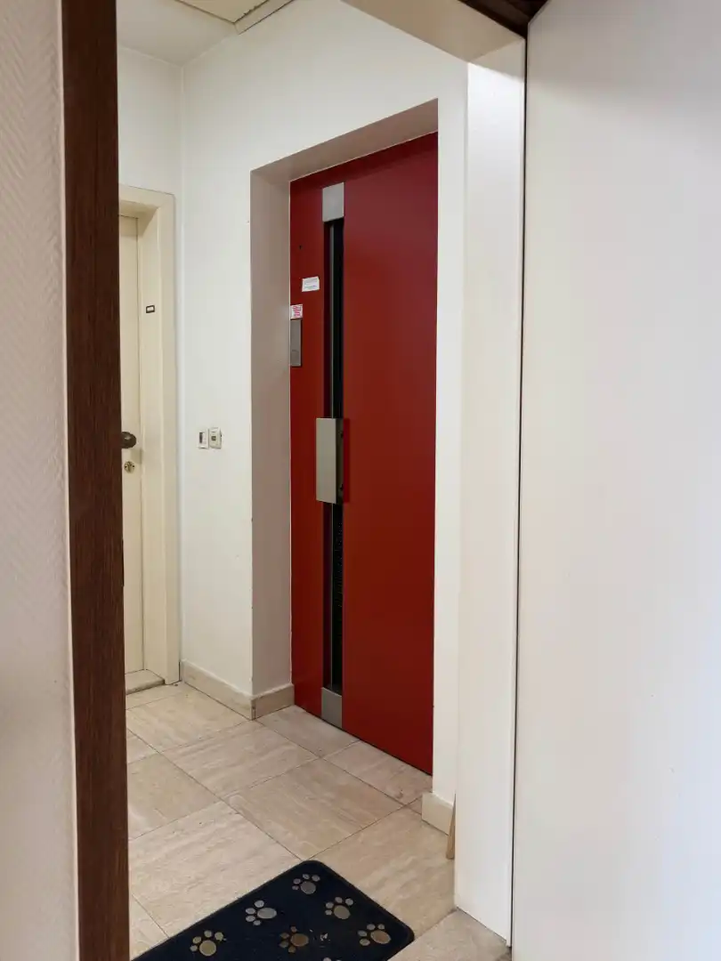 centraal gelegen appartement met prachtig zicht op de Halletoren foto 20