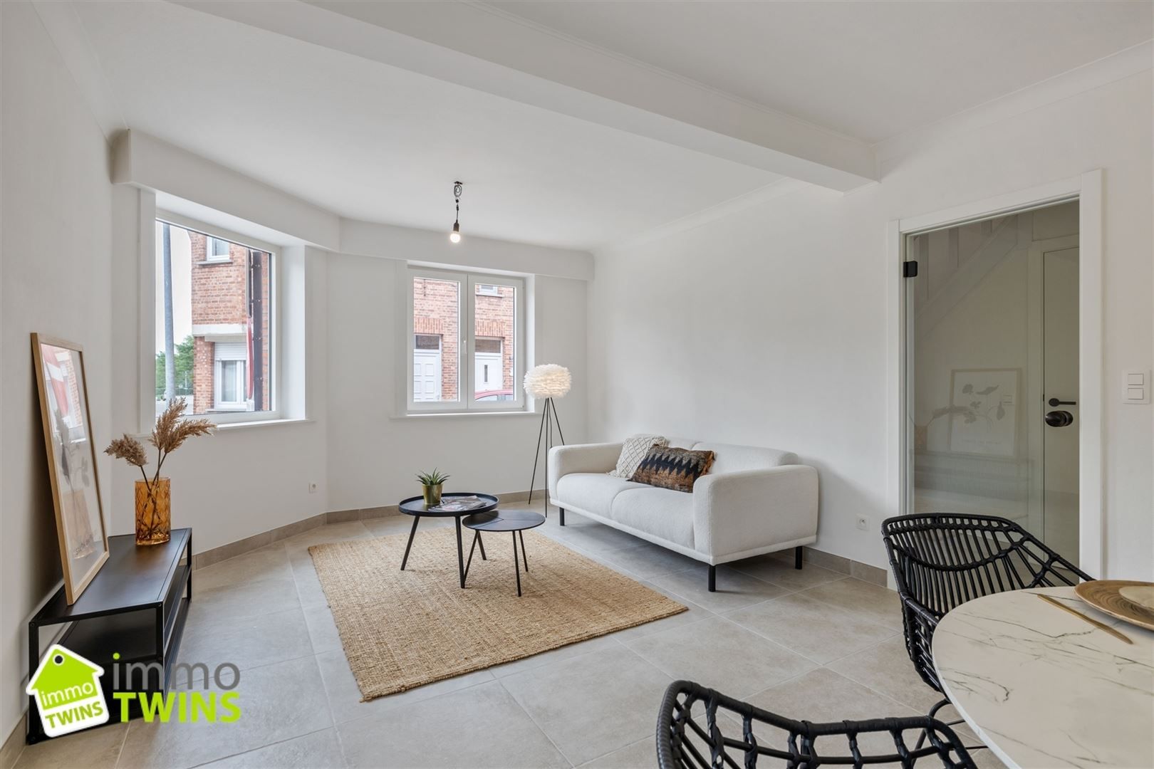 Volledig gerenoveerde halfopen woning met garage in het hart van Kemzeke foto 5