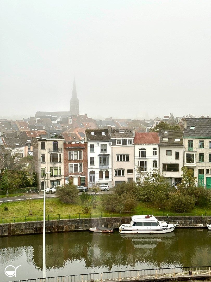 Hoekappartement met 2 ruime kamers en zicht op het water. foto 15