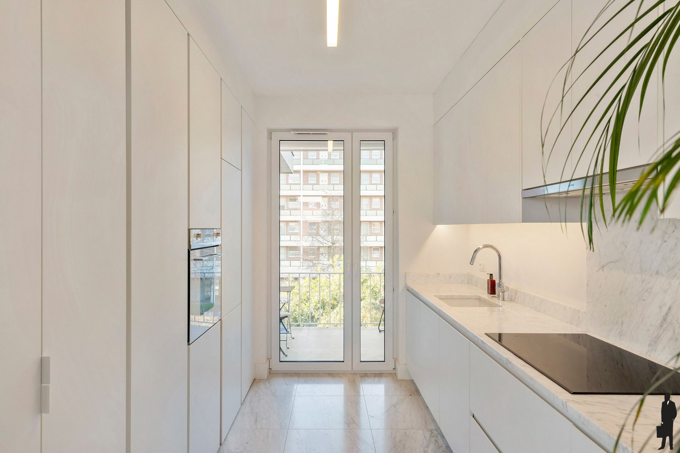 Ruim gerenoveerd appartement met 10 m gevelbreedte. foto 5