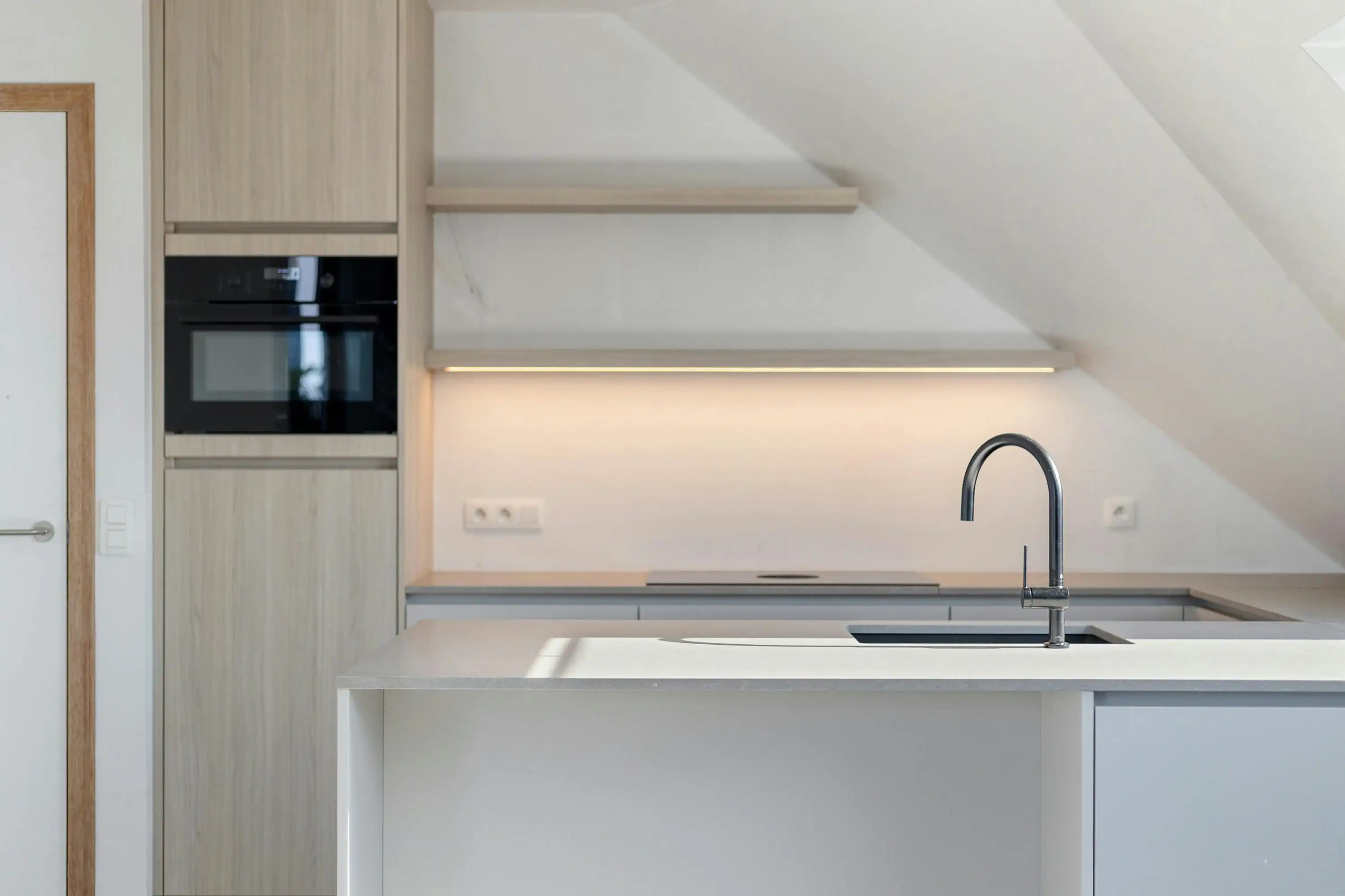 Ruim appartement te koop in Ieper met twee kamers en terras foto 14