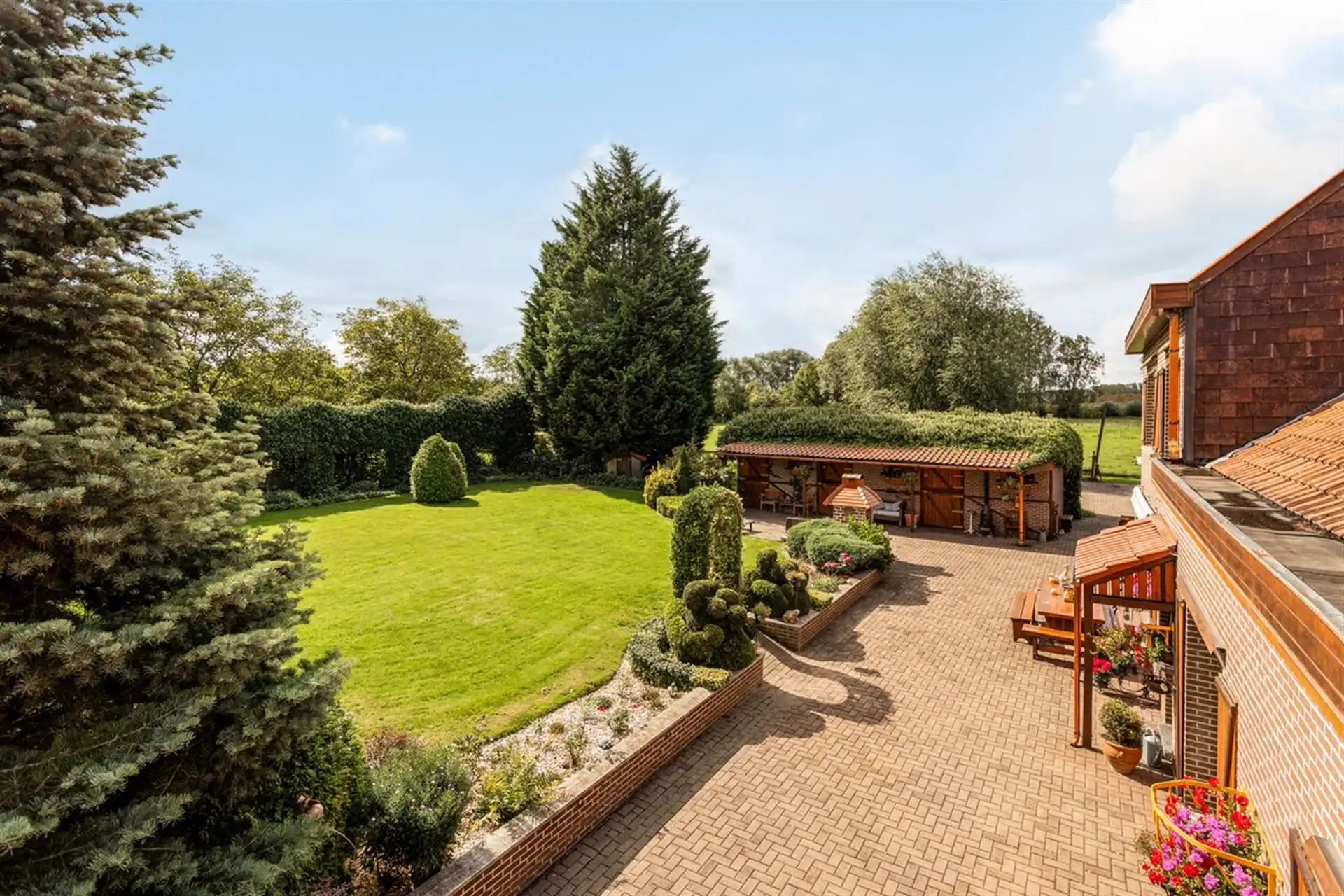 Ruime villa op een domein van +/- 1ha36a foto 2