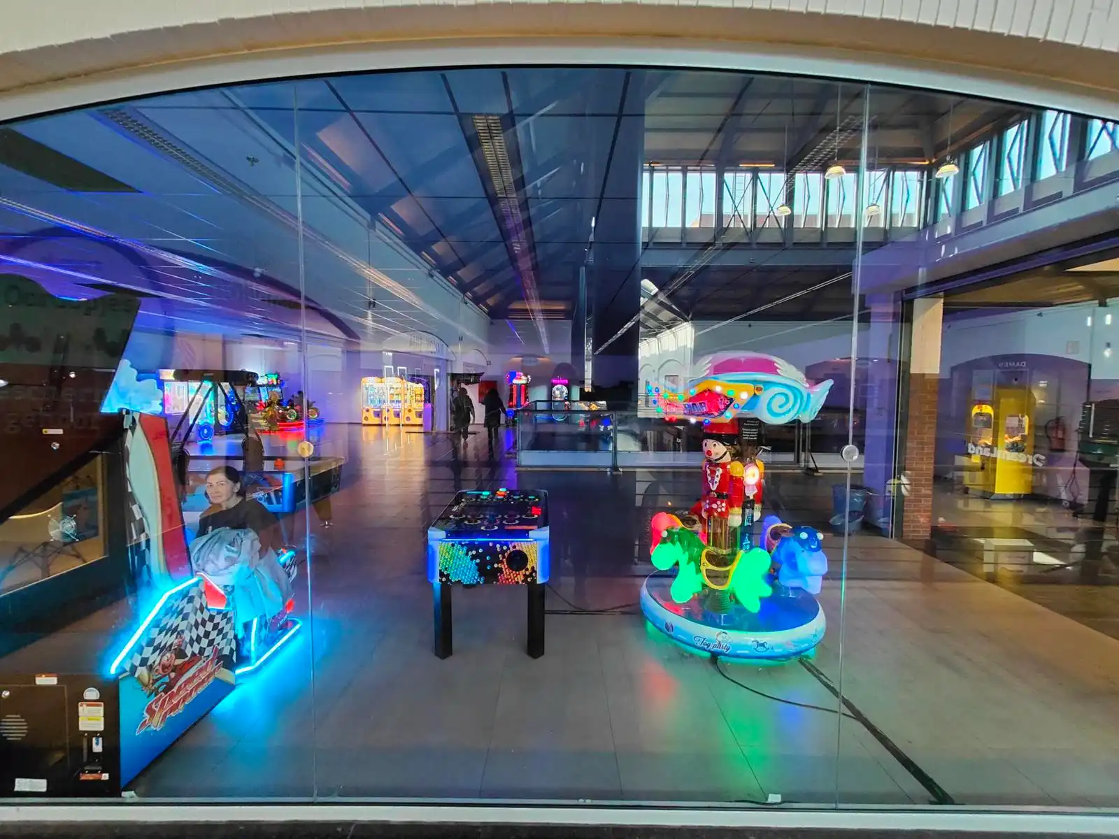 Shopping Center den Tir foto 3