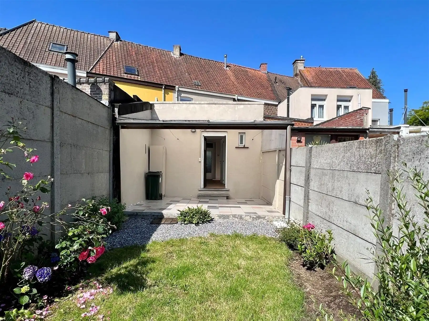 Gerenoveerde woning met 2 slaapkamers en tuin foto 9