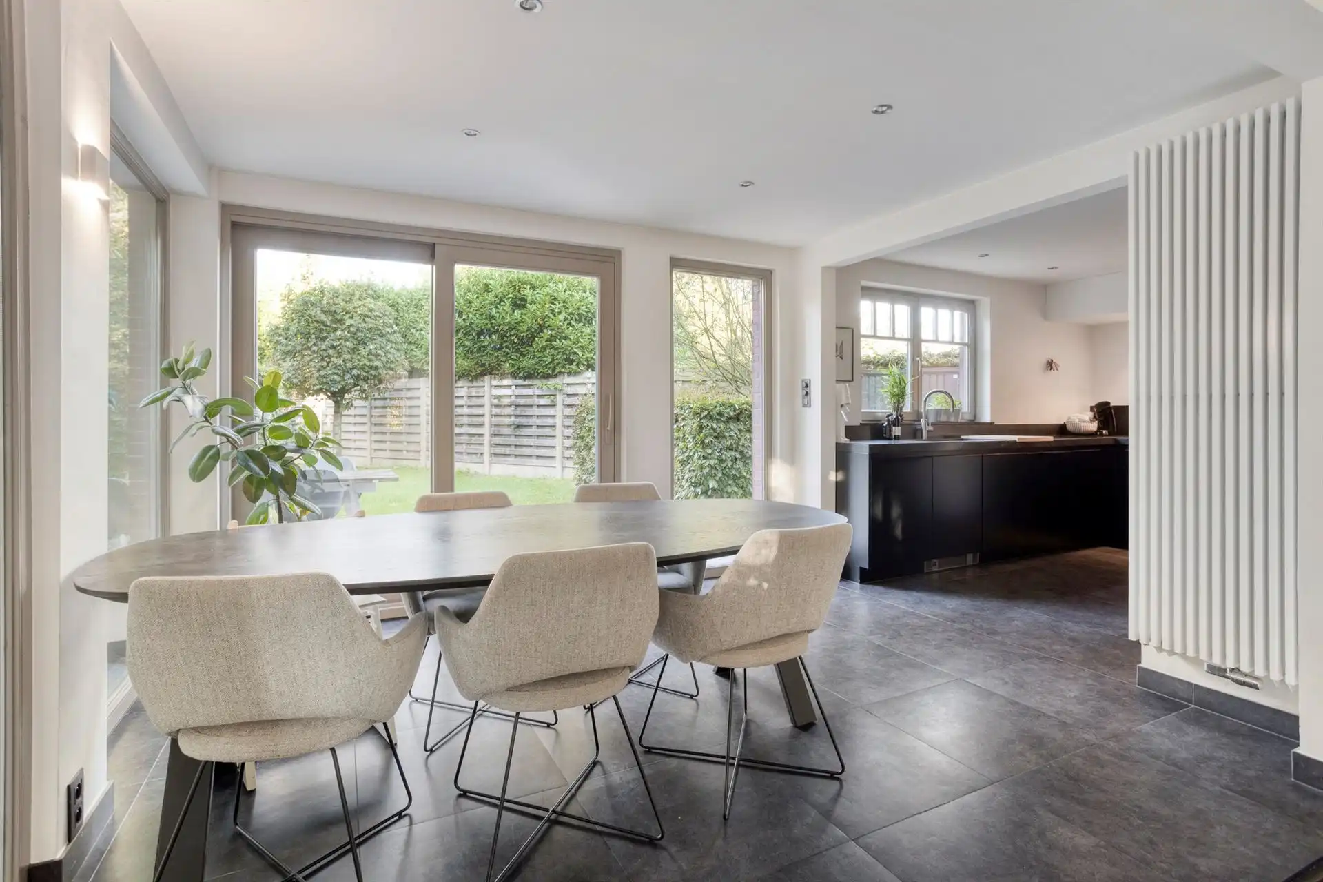 Prachtig gerenoveerde woning op een centrale ligging! foto 9