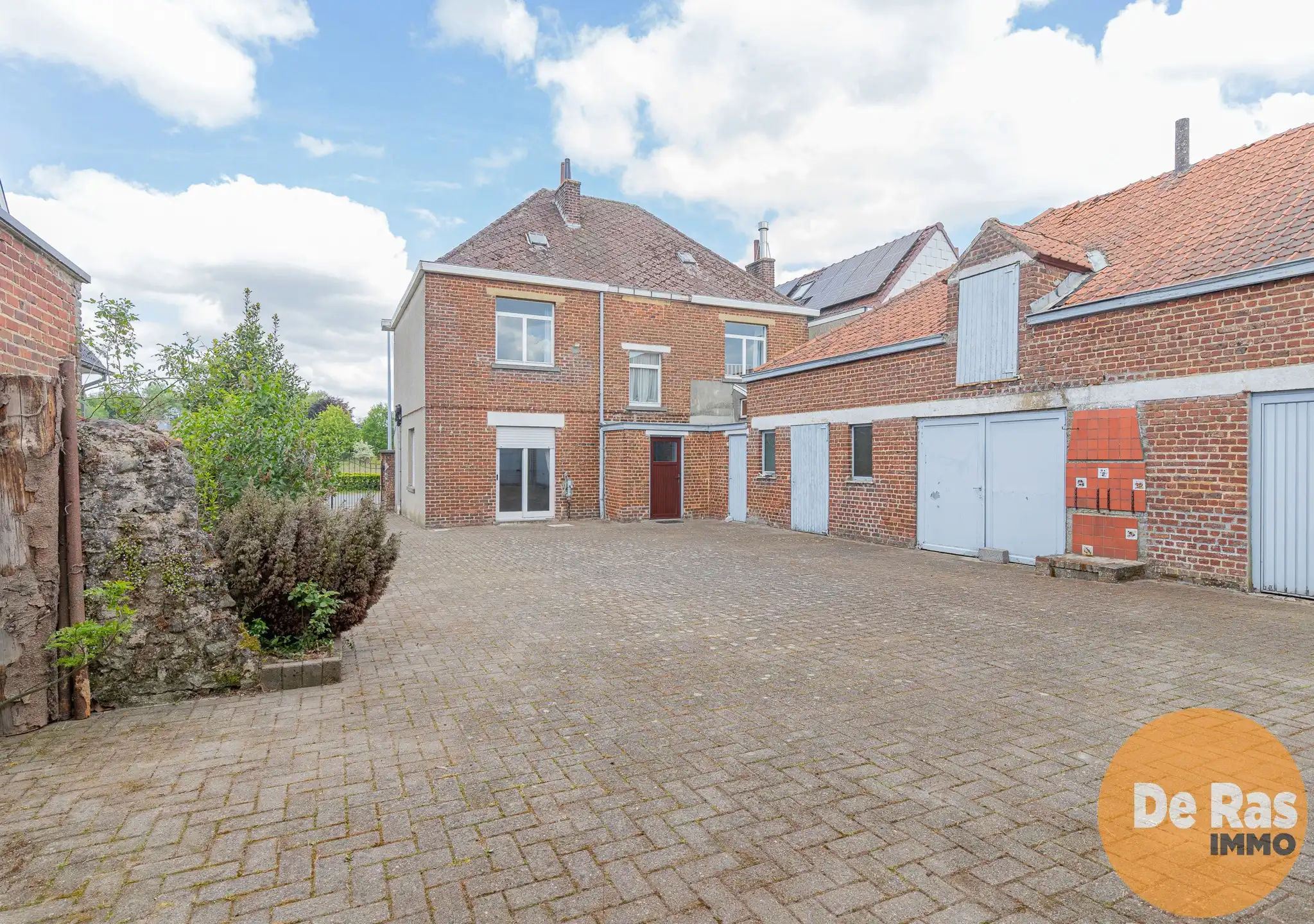 BURST - Te renoveren woning met tal van mogelijkheden foto 2