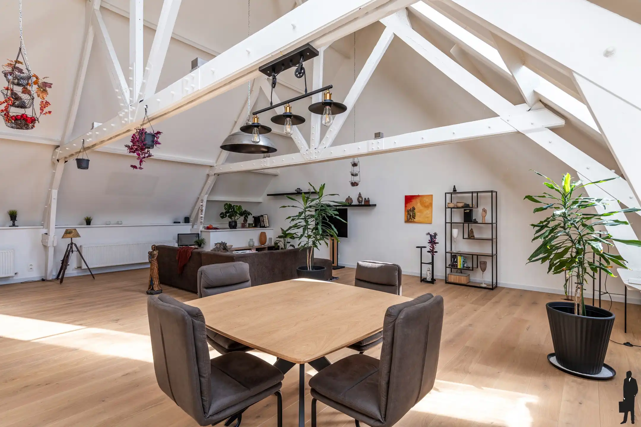 Unieke loft met terras in voormalige Rijkswachtkazerne in Hoogstraten foto {{pictureIndex}}