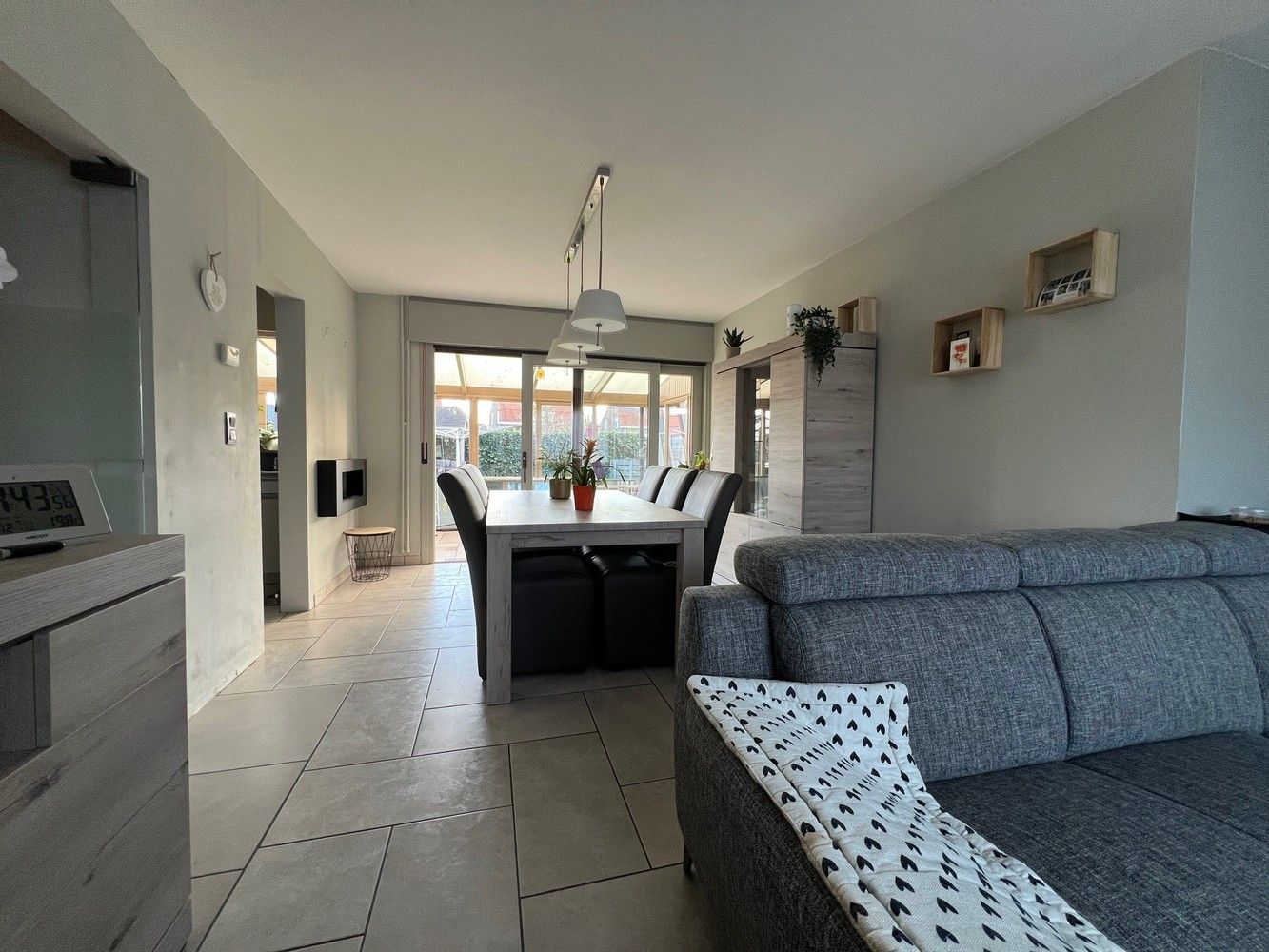 Instapklare woning met 4 slaapkamers en garage. foto 2