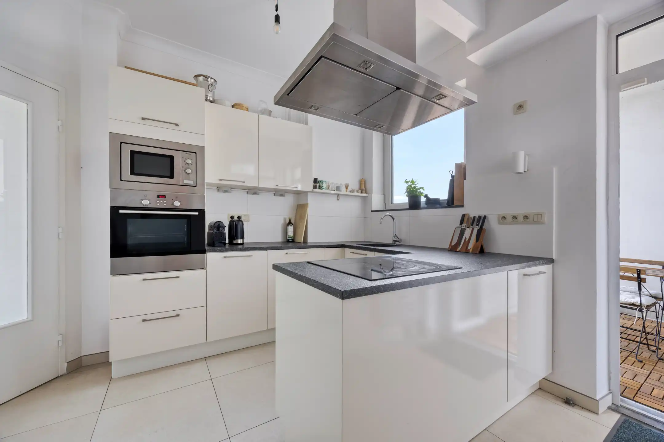 Art-decoappartement met garagebox foto 14